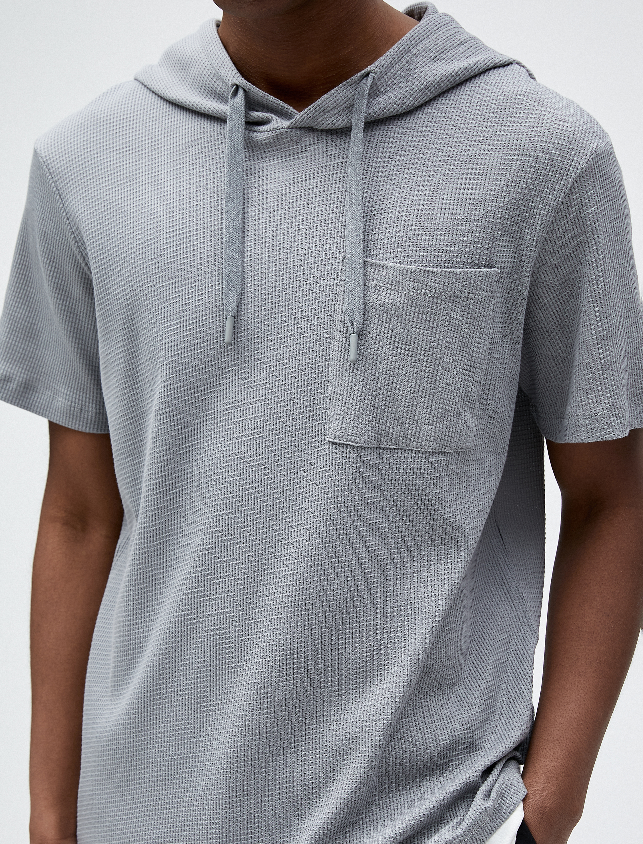   Basic Kapşonlu Tişört Kısa Kollu Dokulu Cep Detaylı Pamuklu