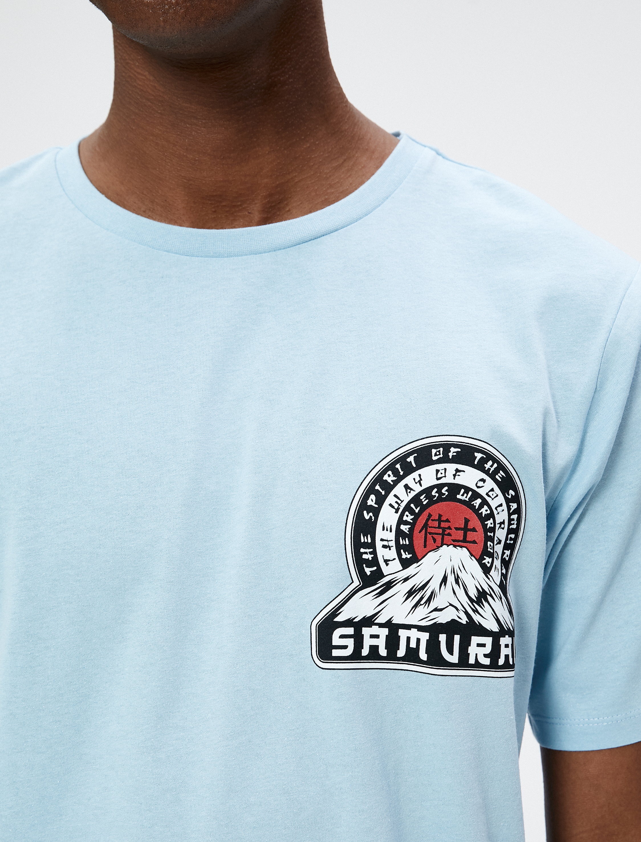   Uzakdoğu Baskılı Tişört Bisiklet Yaka Dar Kesim Kısa Kollu