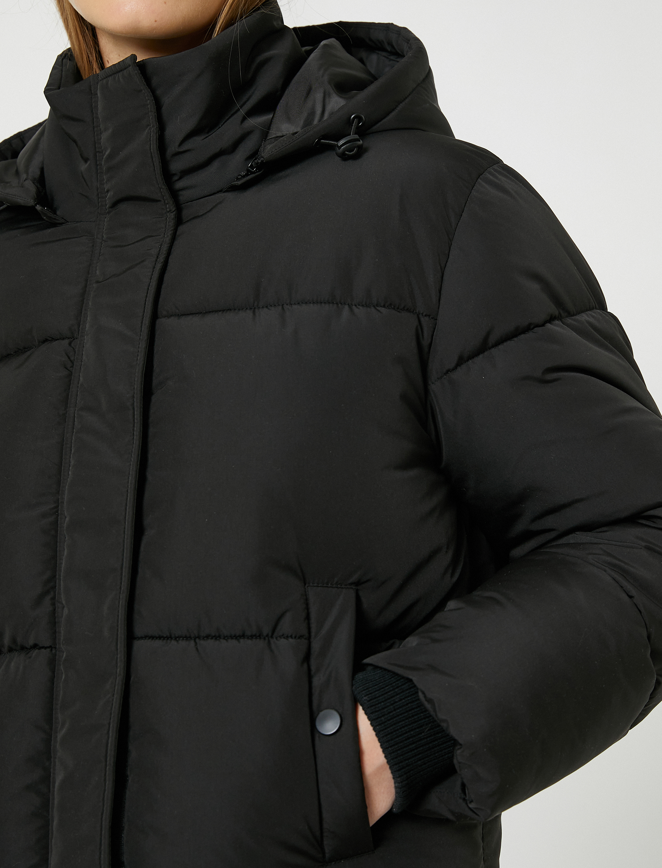   Kısa Şişme Mont Kapüşonlu Fermuarlı Cep Detaylı