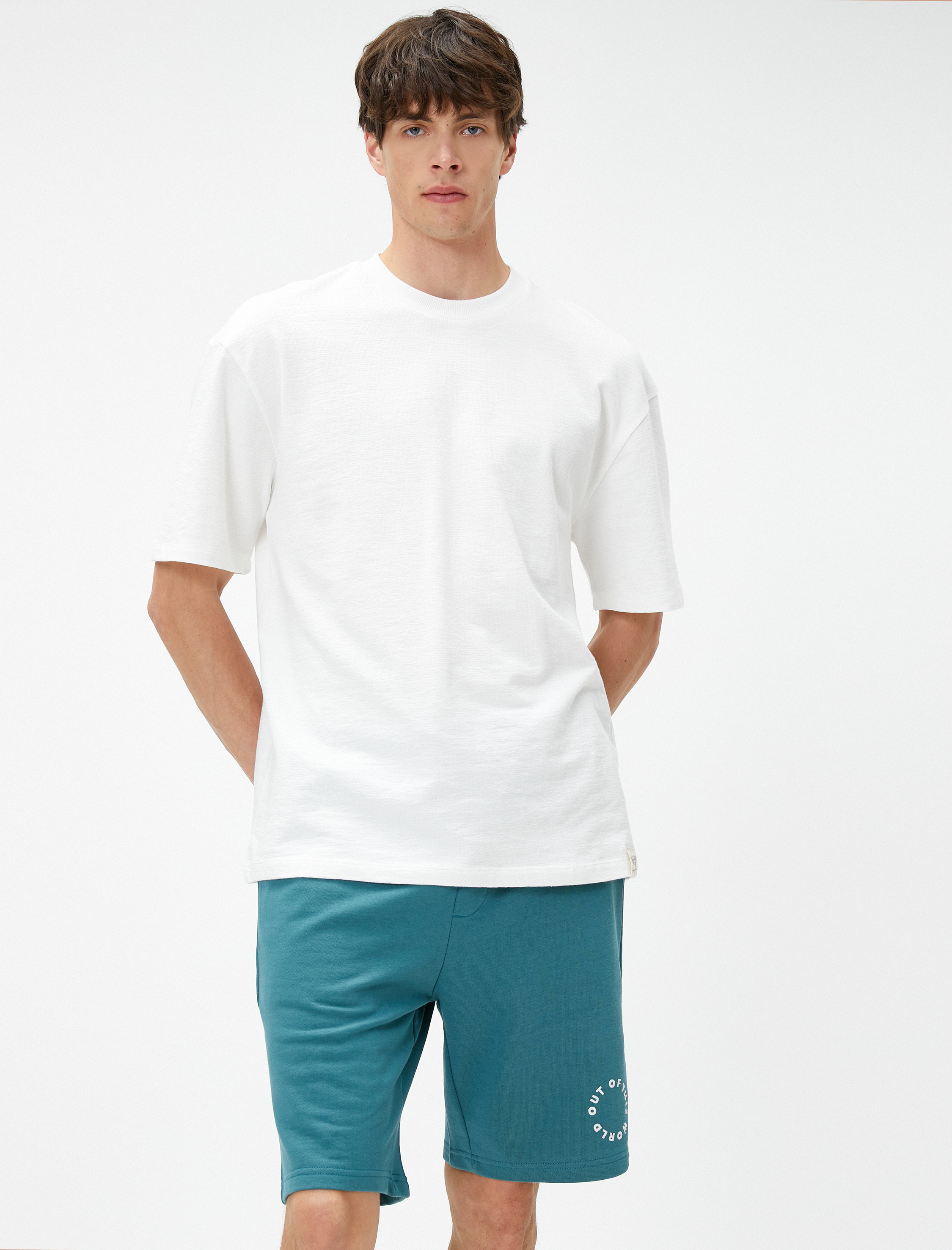 Beli Bağcıklı Şort Slogan Baskılı Cep Detaylı