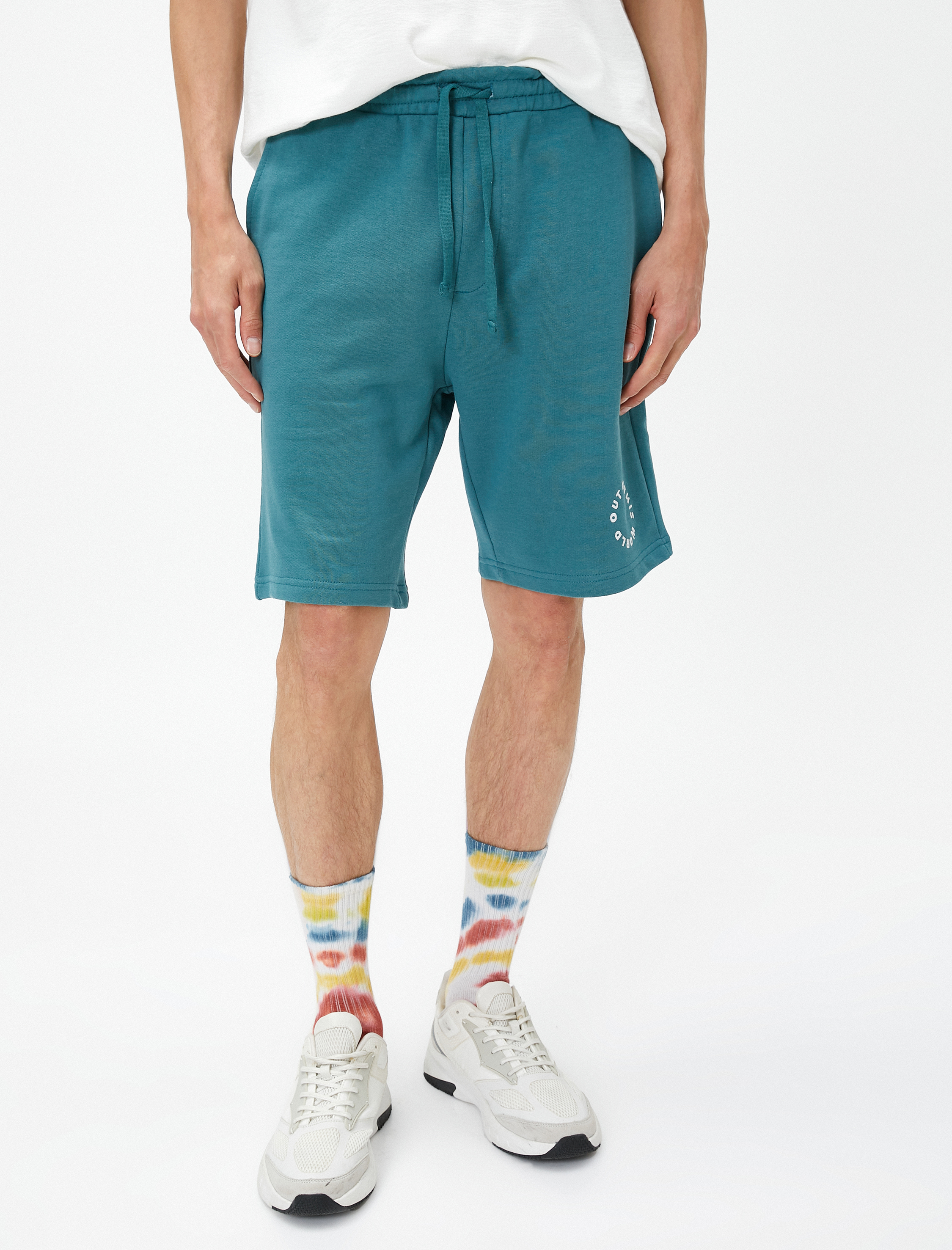 Beli Bağcıklı Şort Slogan Baskılı Cep Detaylı