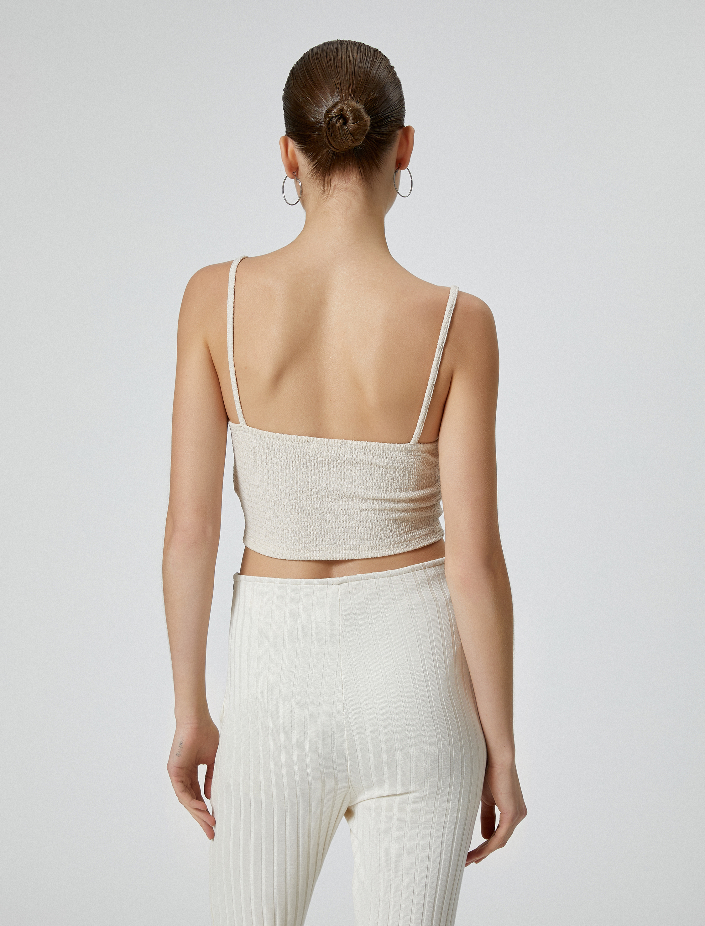   İnce Askılı Crop Büstiyer Kalp Yaka Pencere Detaylı Bürümcük