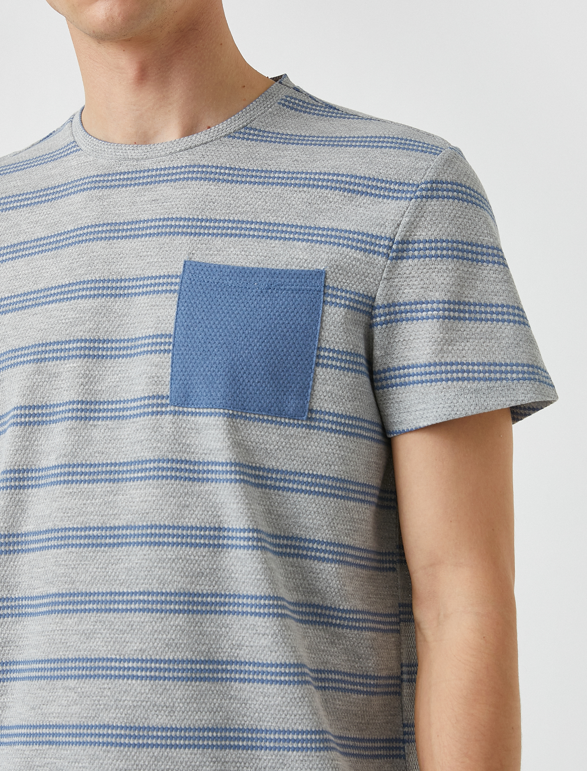   Çizgili Cepli Tişört