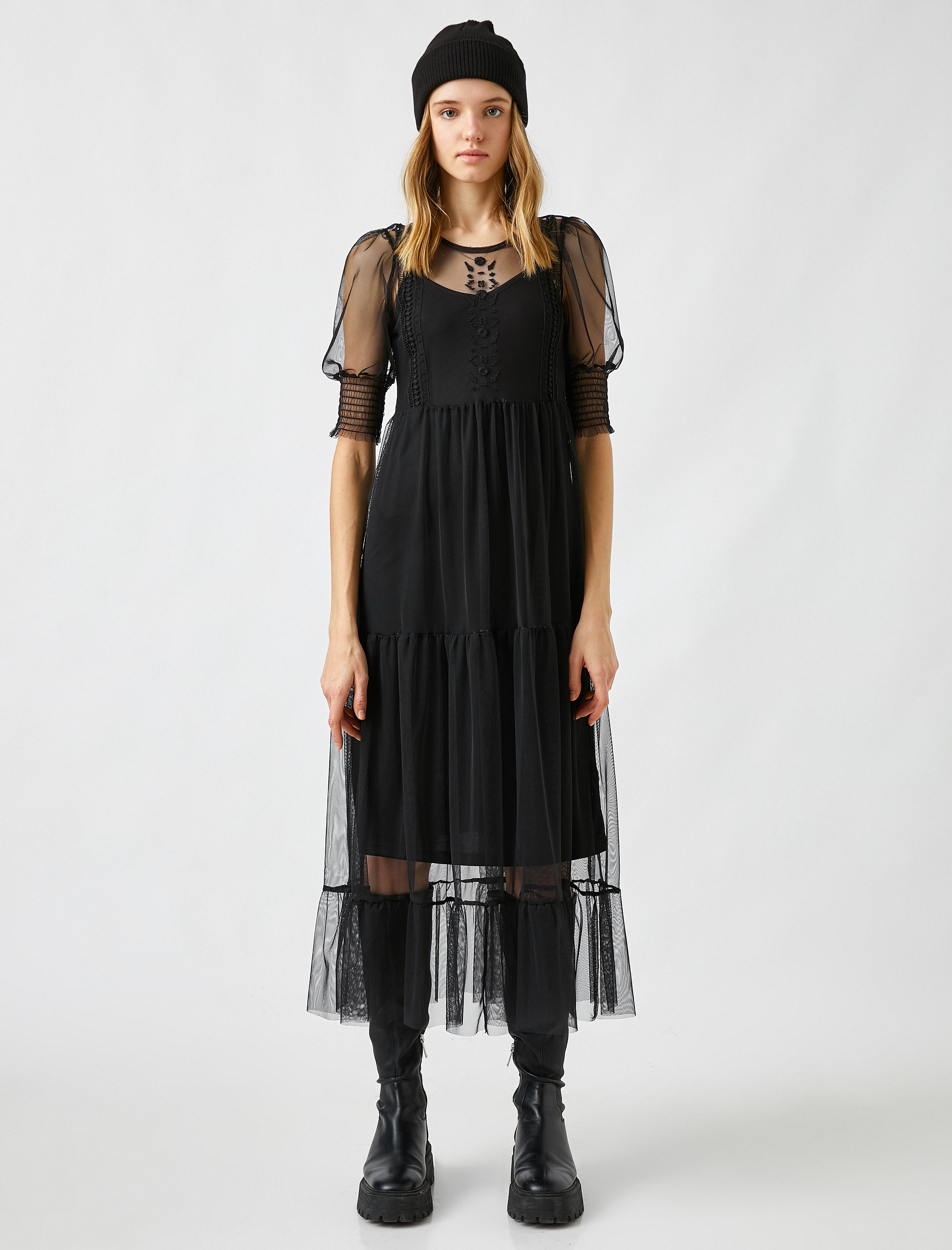   Tül Detaylı Fırfırlı Elbise