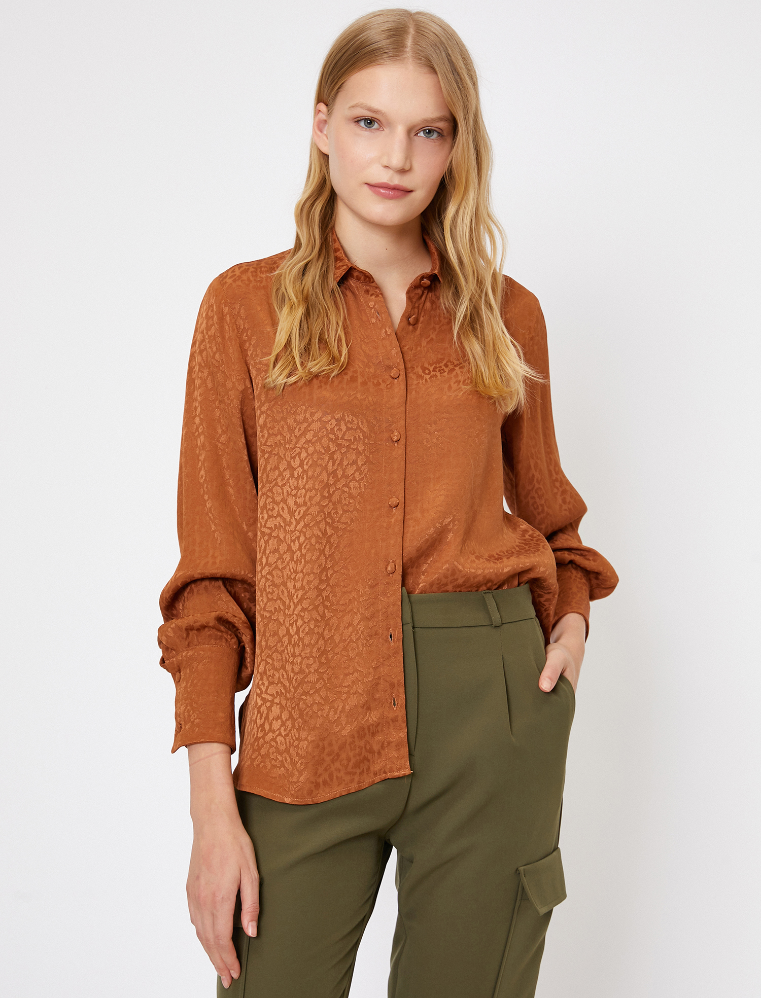   Düğme Detaylı Tişört