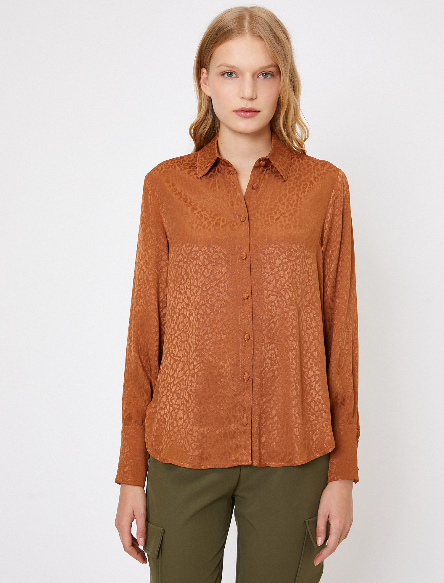   Düğme Detaylı Tişört