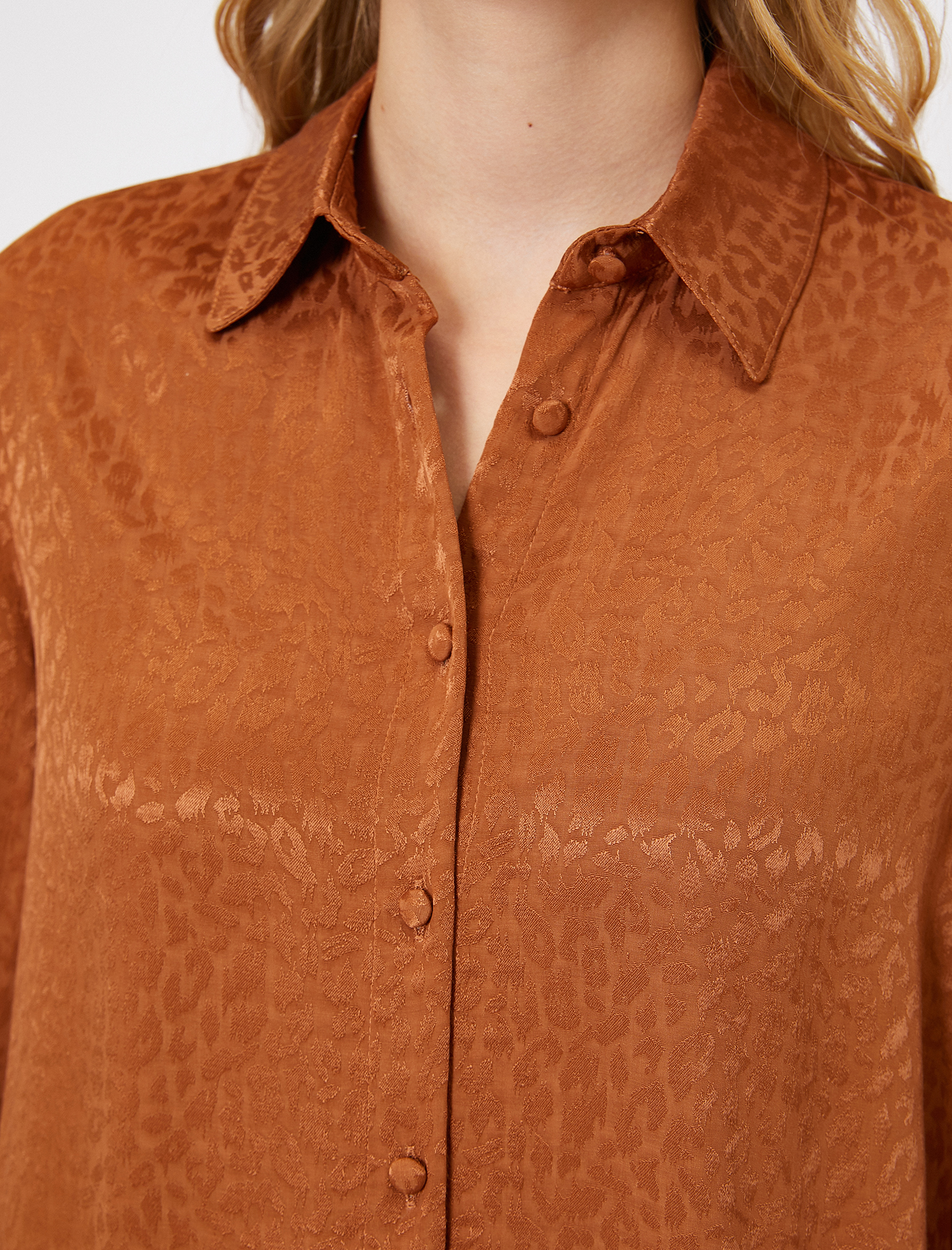   Düğme Detaylı Tişört