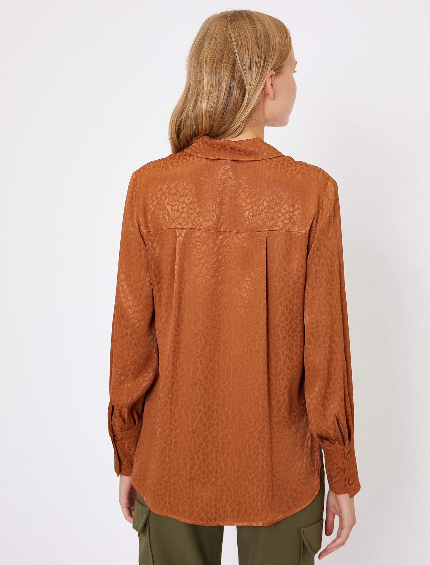   Düğme Detaylı Tişört