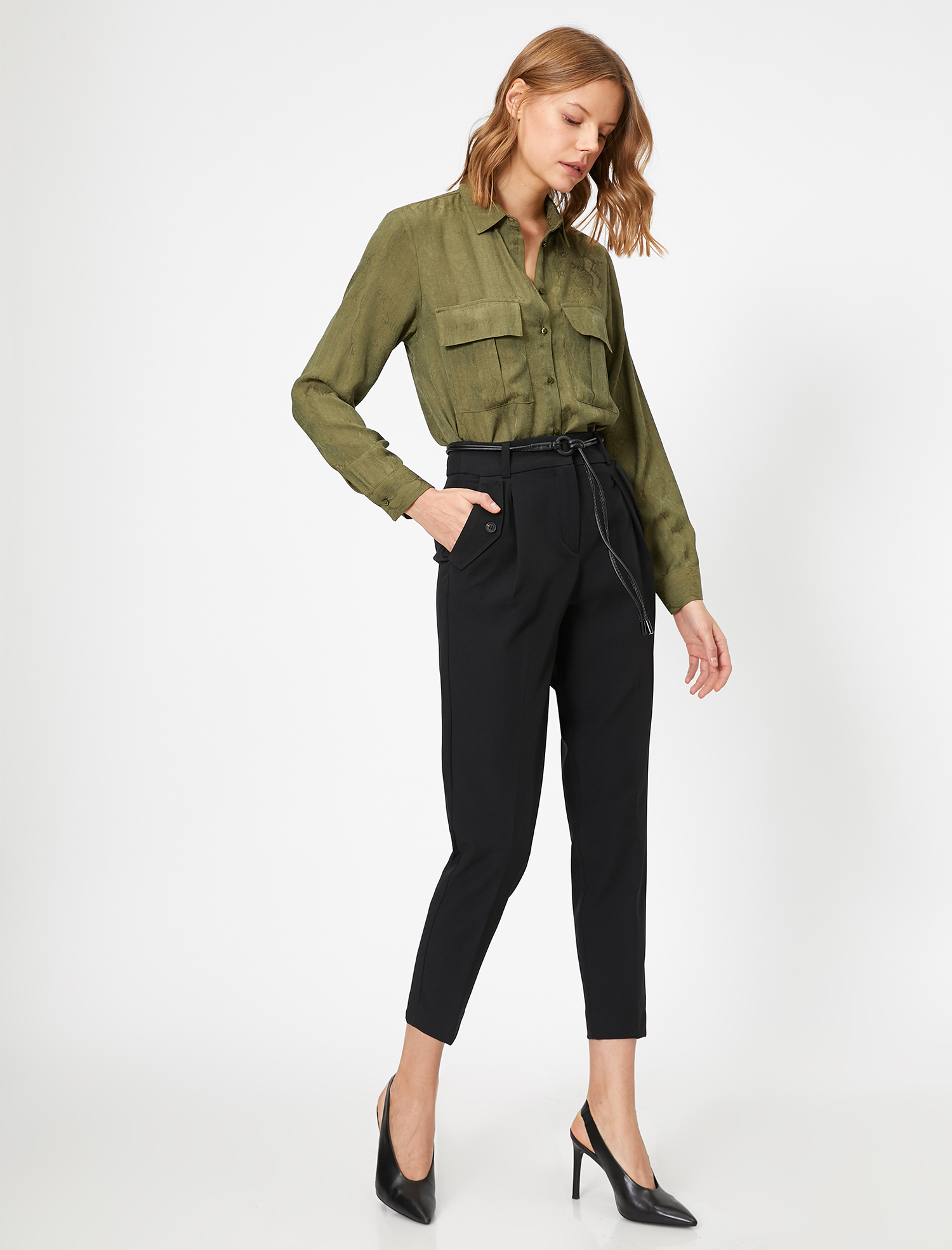   Kemer Detaylı Pilili Pantolon