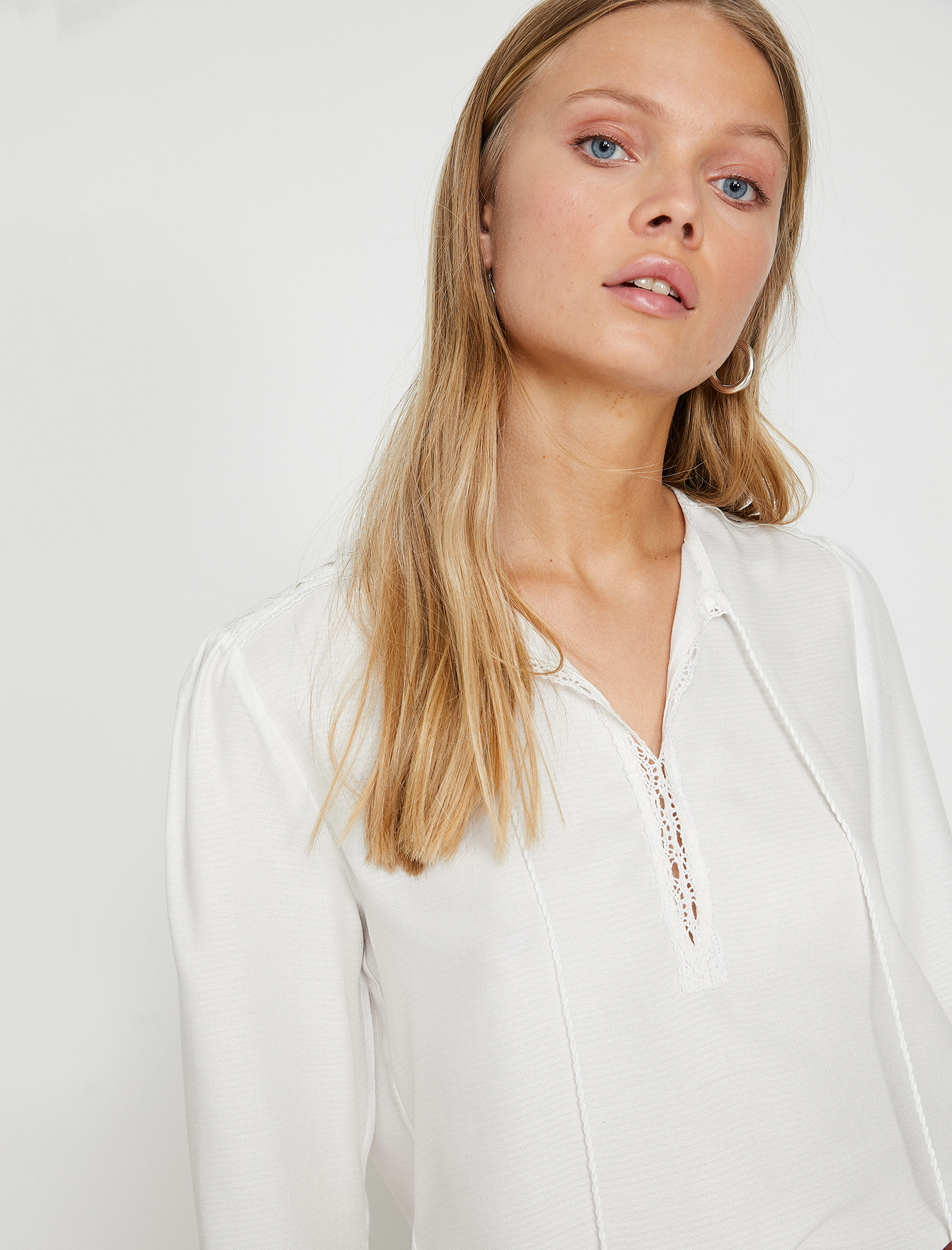   Dantel Detaylı Bluz