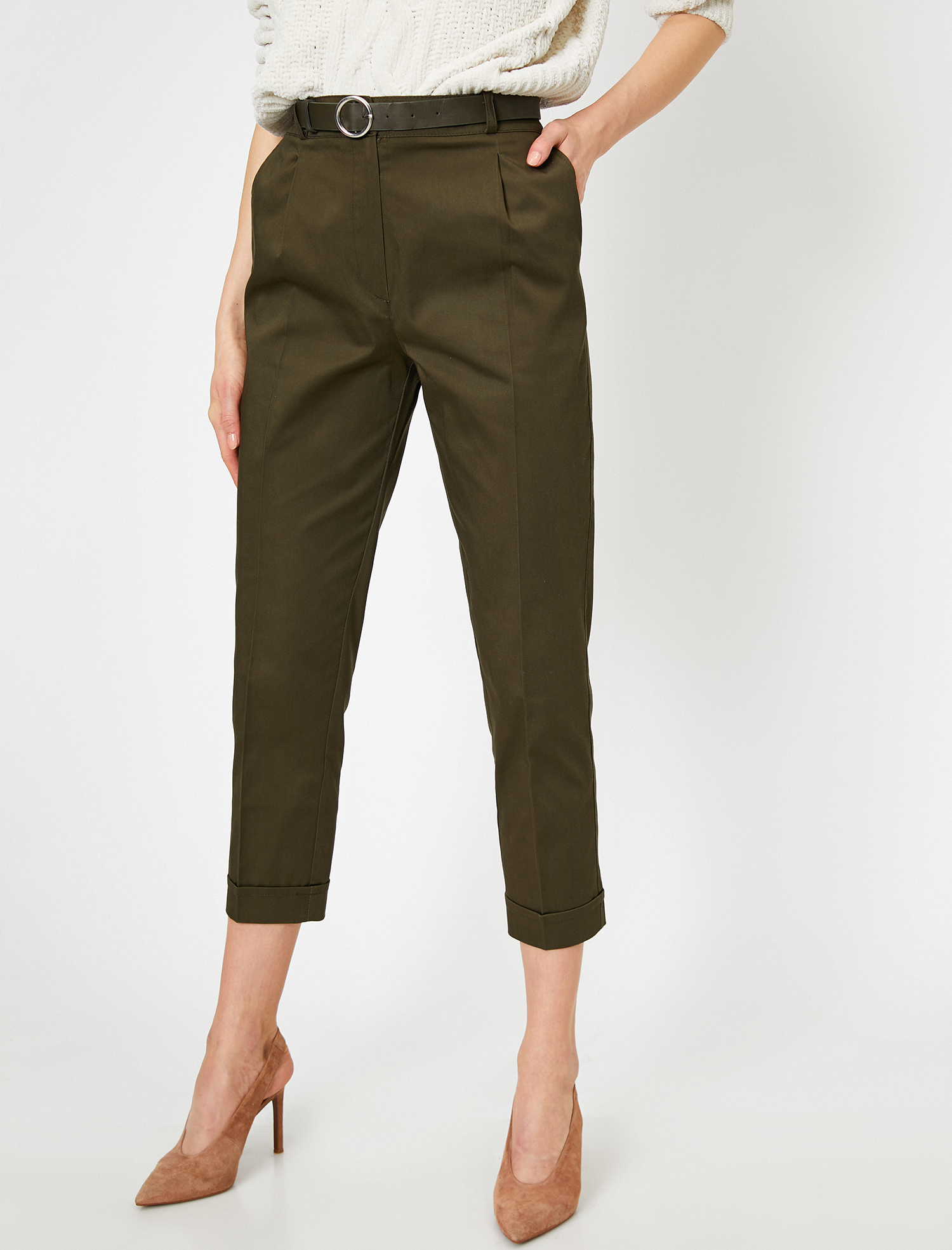   Kemer Detaylı Kısa Paça Pantolon