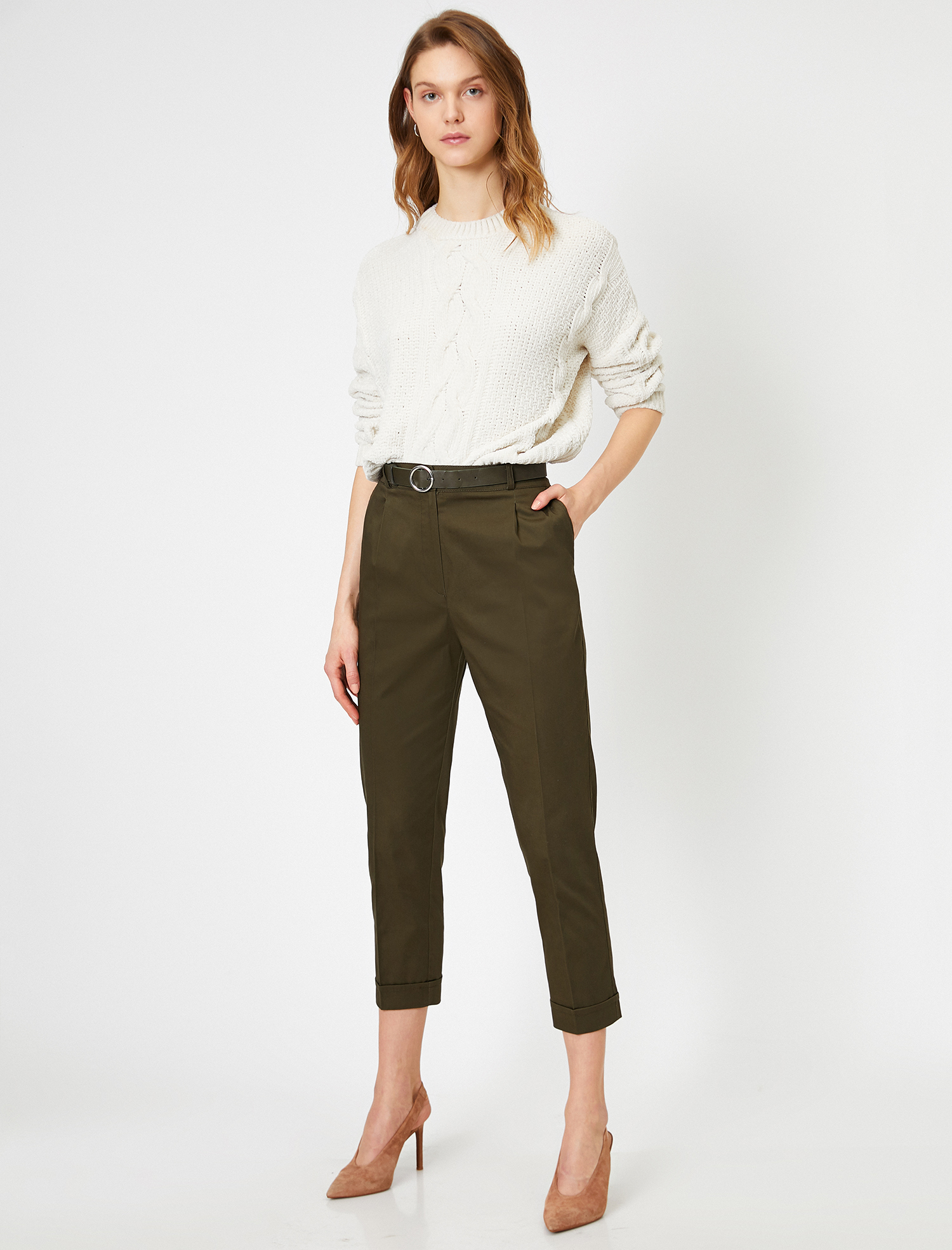   Kemer Detaylı Kısa Paça Pantolon