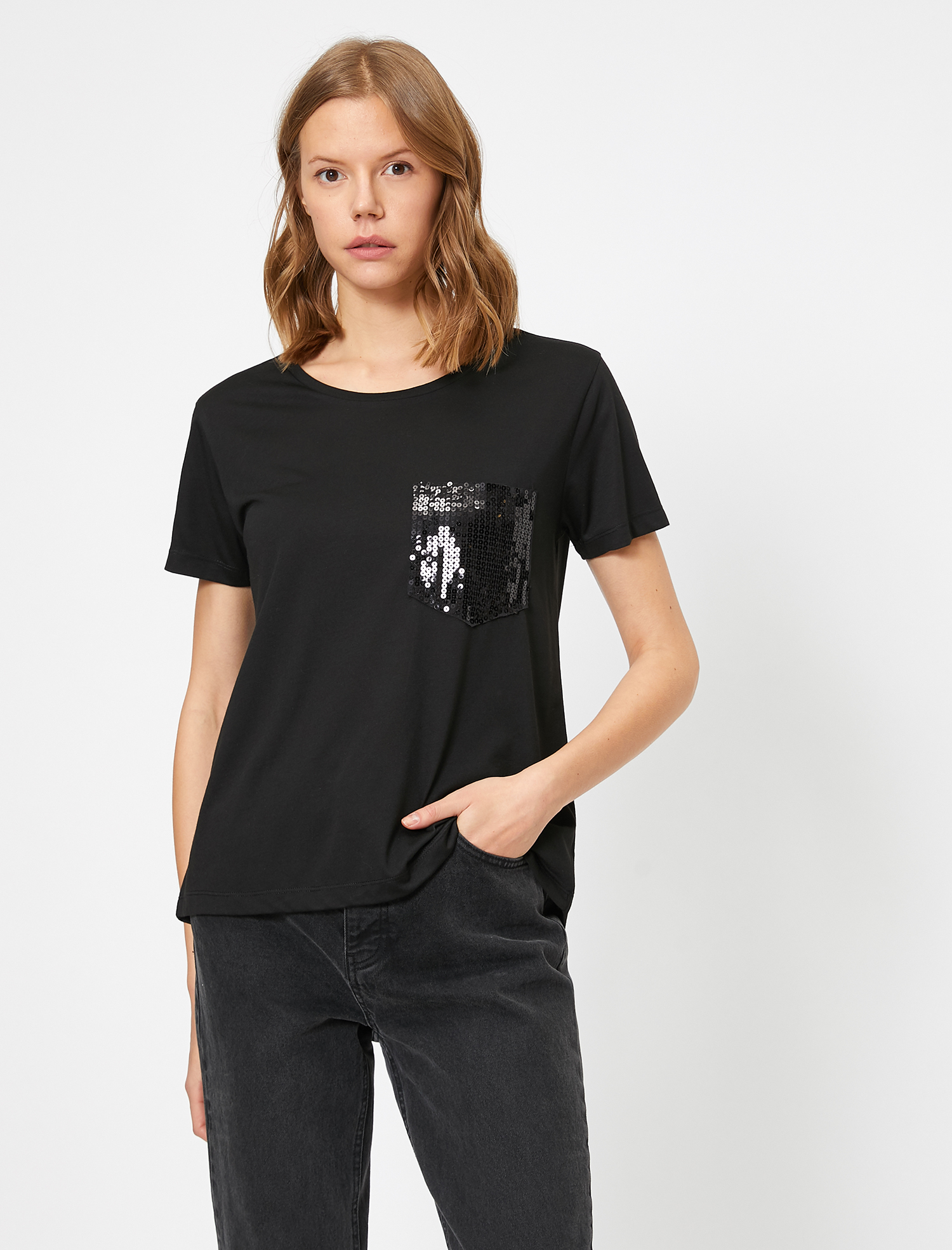   Pul Payet Cep Detaylı Standart Kalıp Bisiklet Yaka Tişört