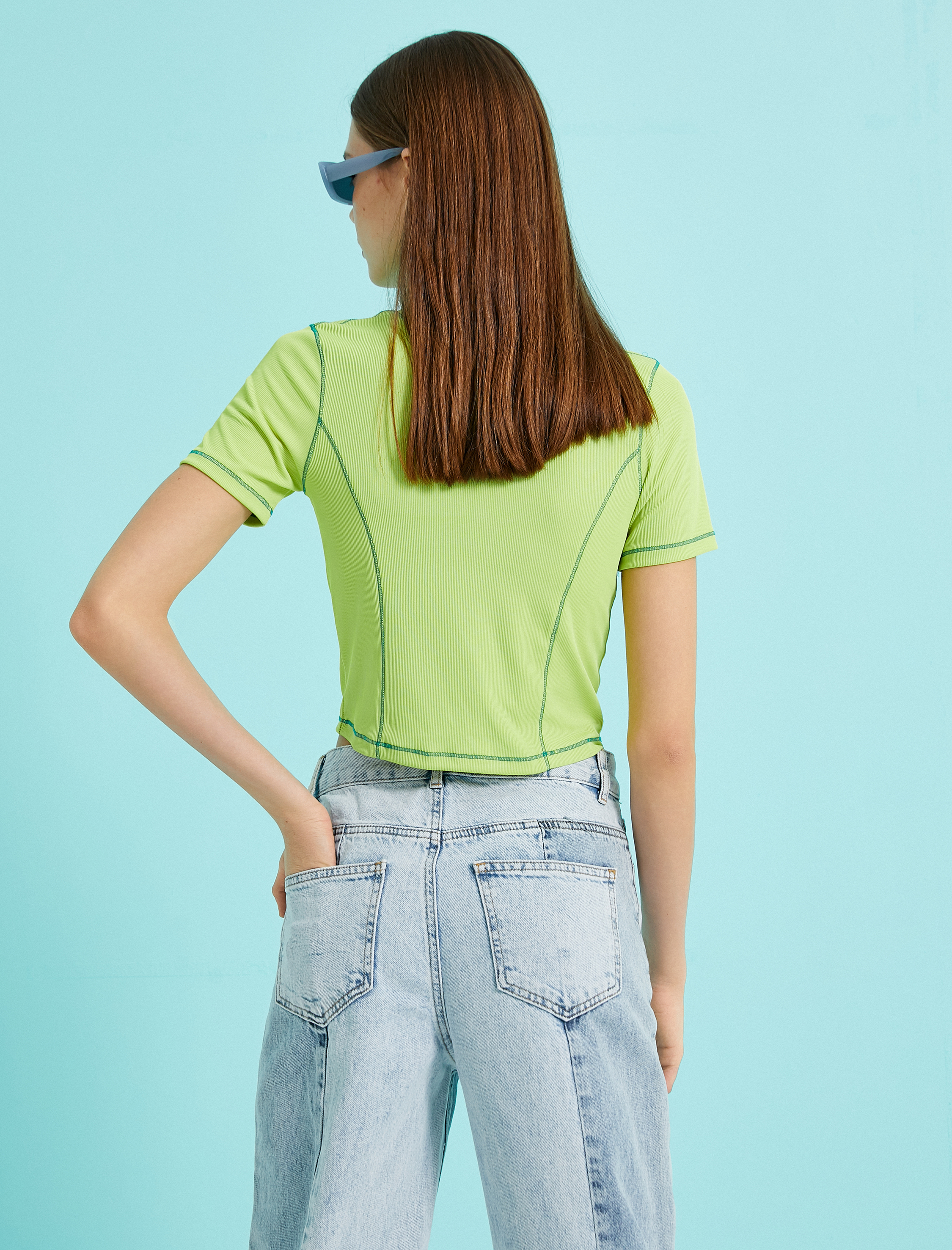   Dik Yaka Crop Tişört Kısa Kollu