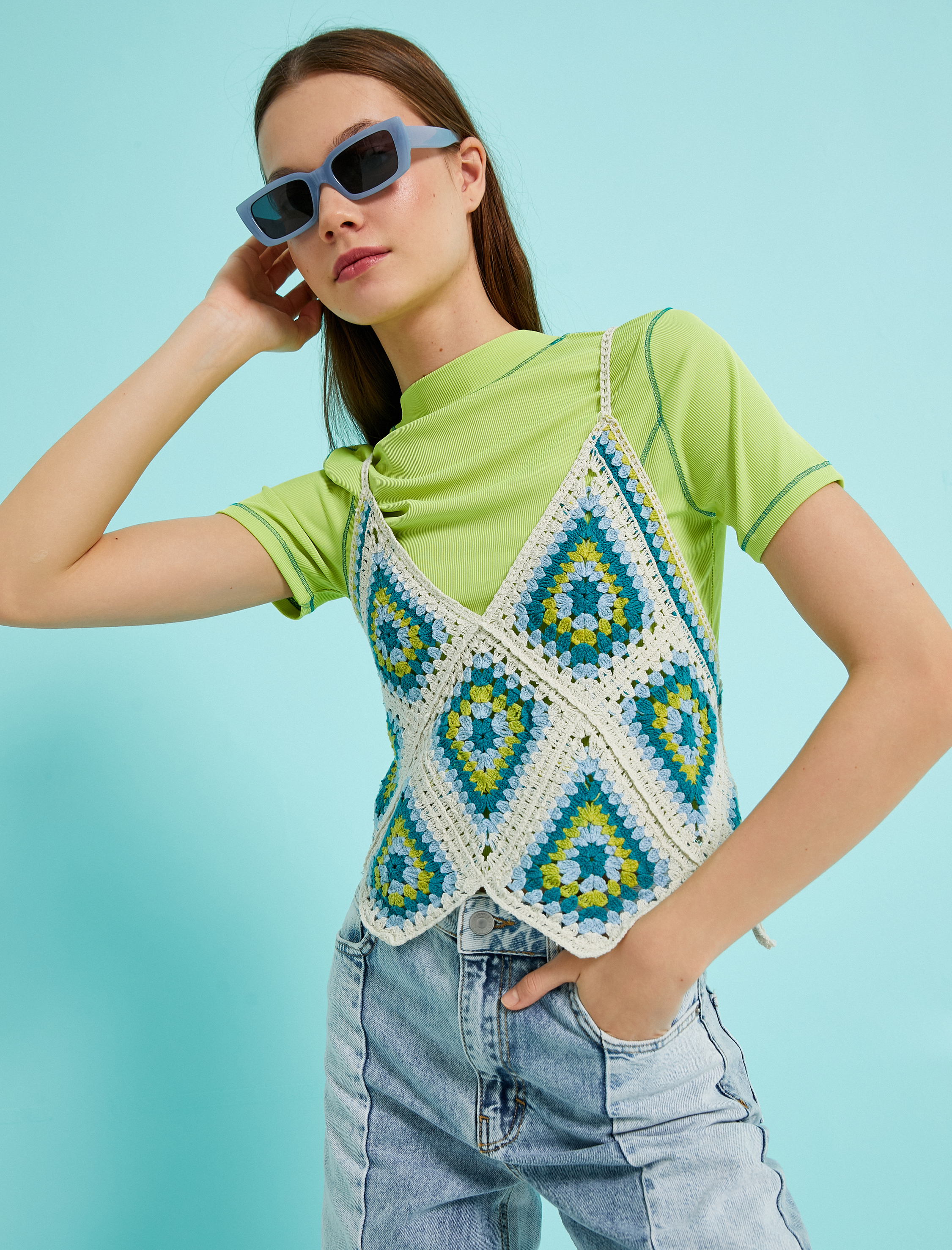   Dik Yaka Crop Tişört Kısa Kollu