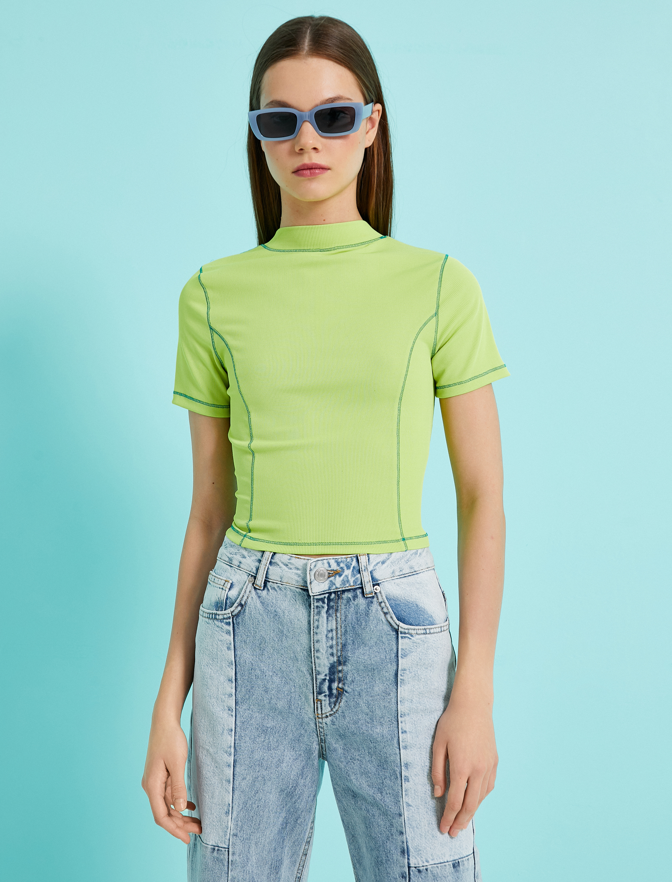   Dik Yaka Crop Tişört Kısa Kollu