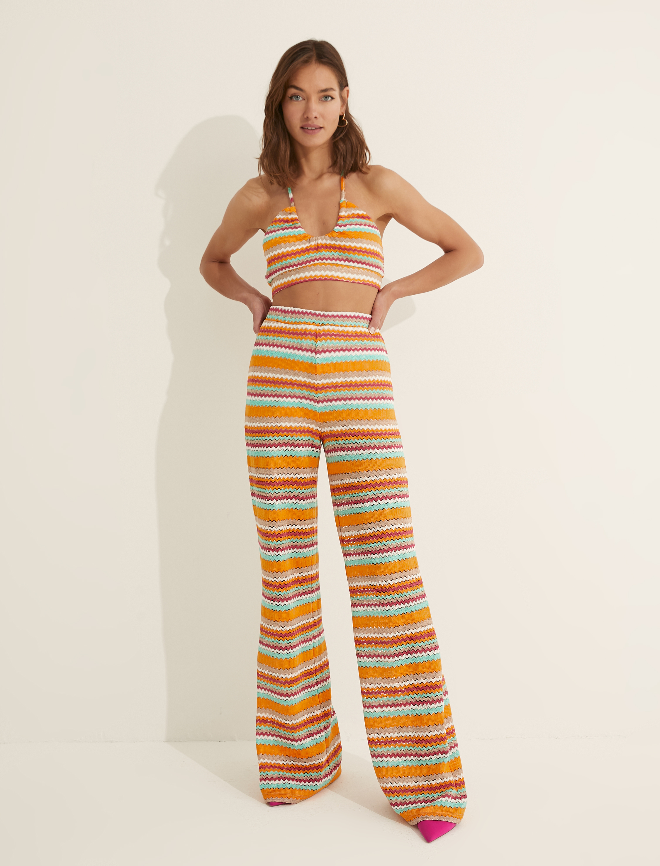   Melis Ağazat X Koton - Boyundan Bağlamalı Desenli Crop Atlet