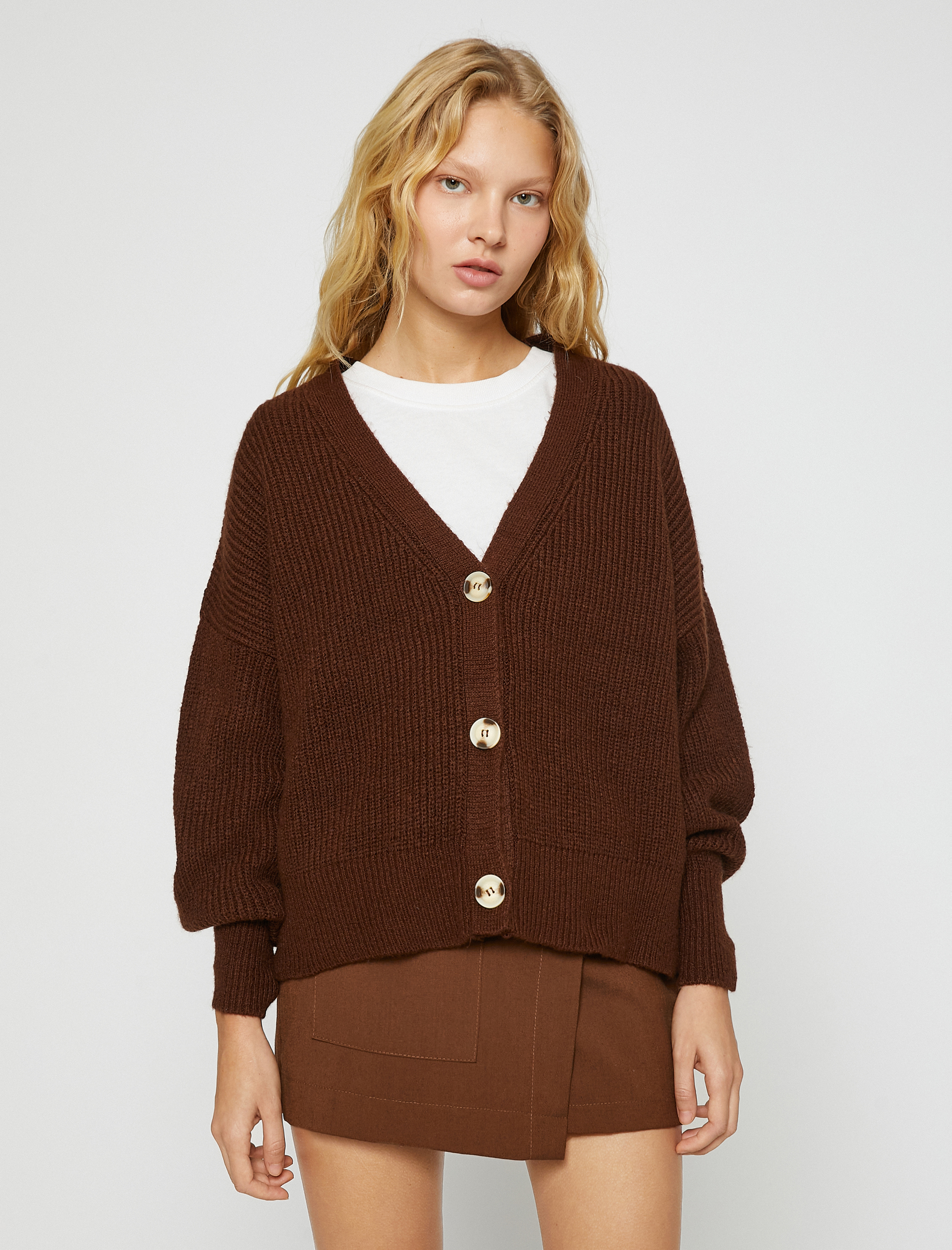   V Yaka Hırka Düğmeli Uzun Kollu