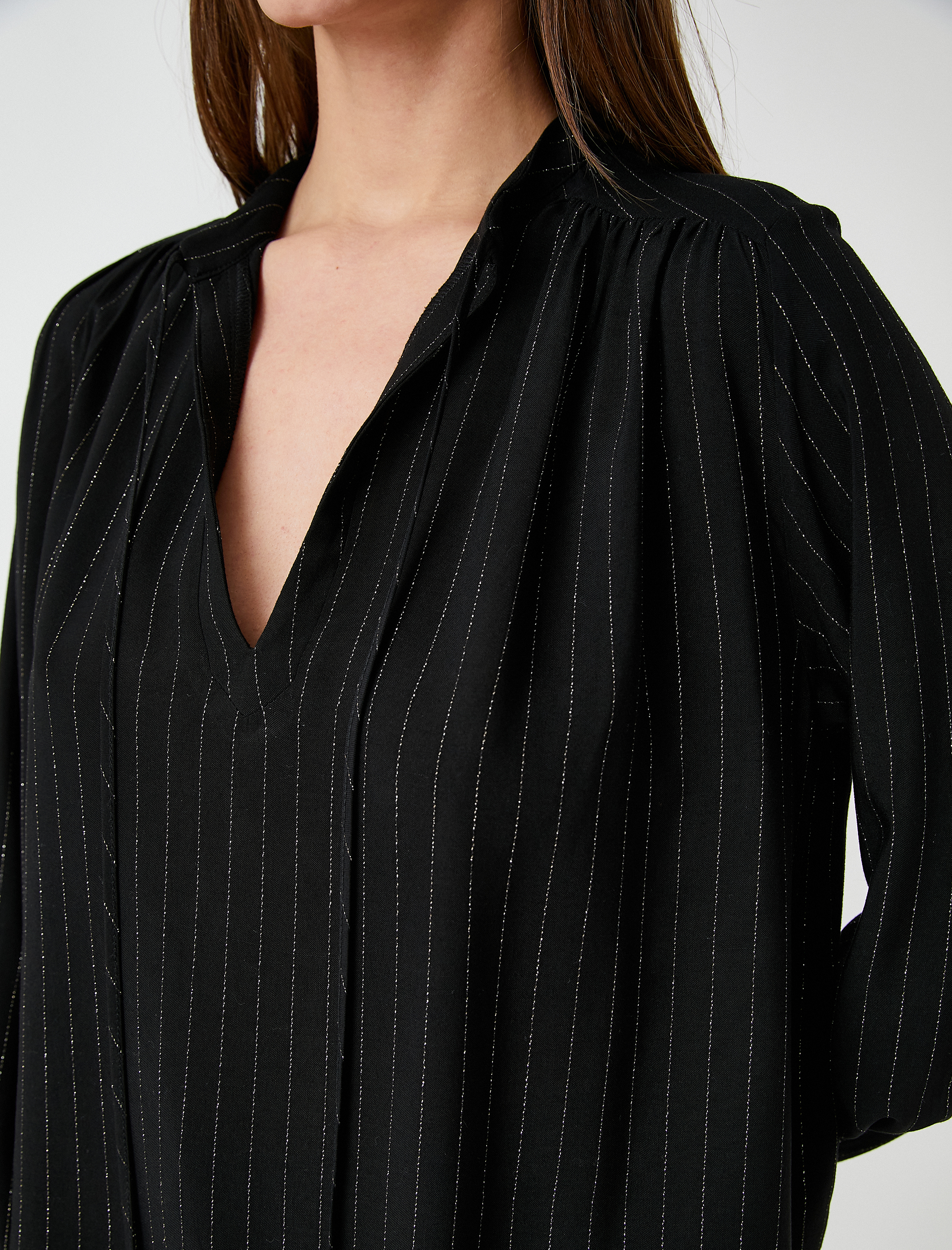 Simli Tunik V Yaka Bağlama Detaylı