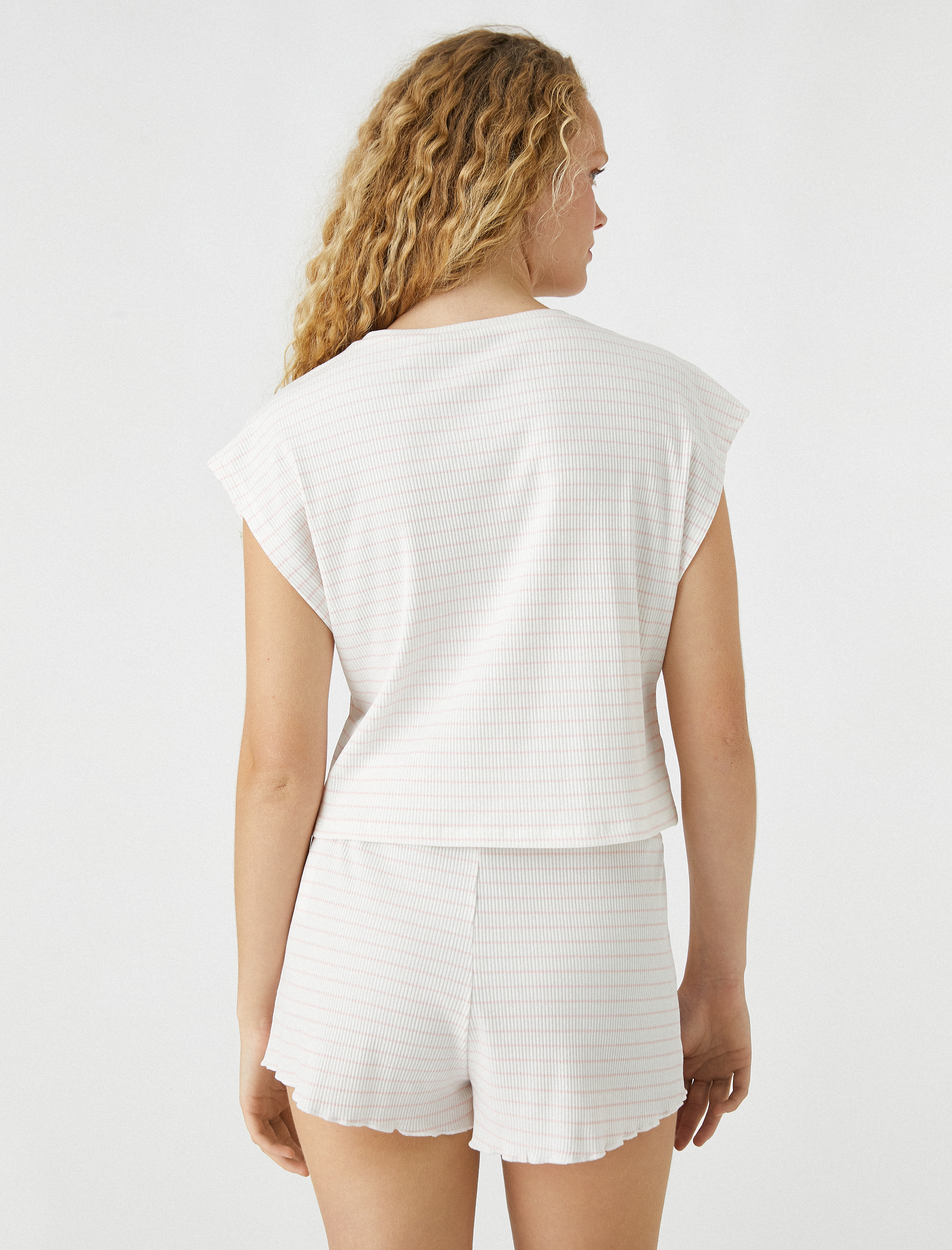 İşlemeli Pijama Üstü Kısa Kollu