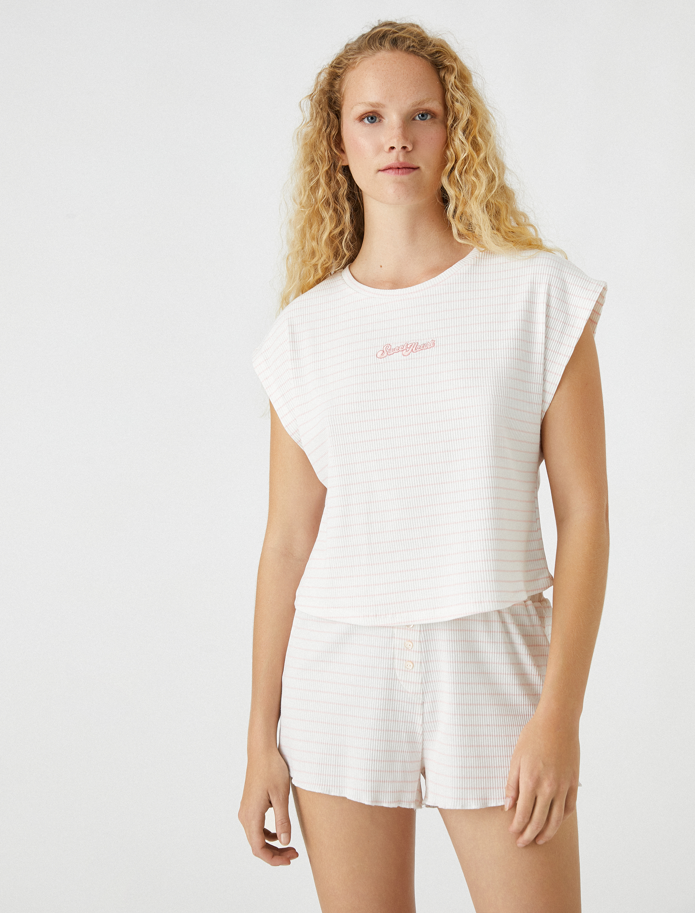 İşlemeli Pijama Üstü Kısa Kollu