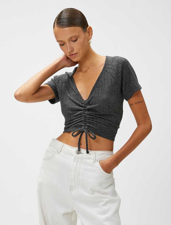  Crop Tişört V Yaka Büzgü Detaylı
