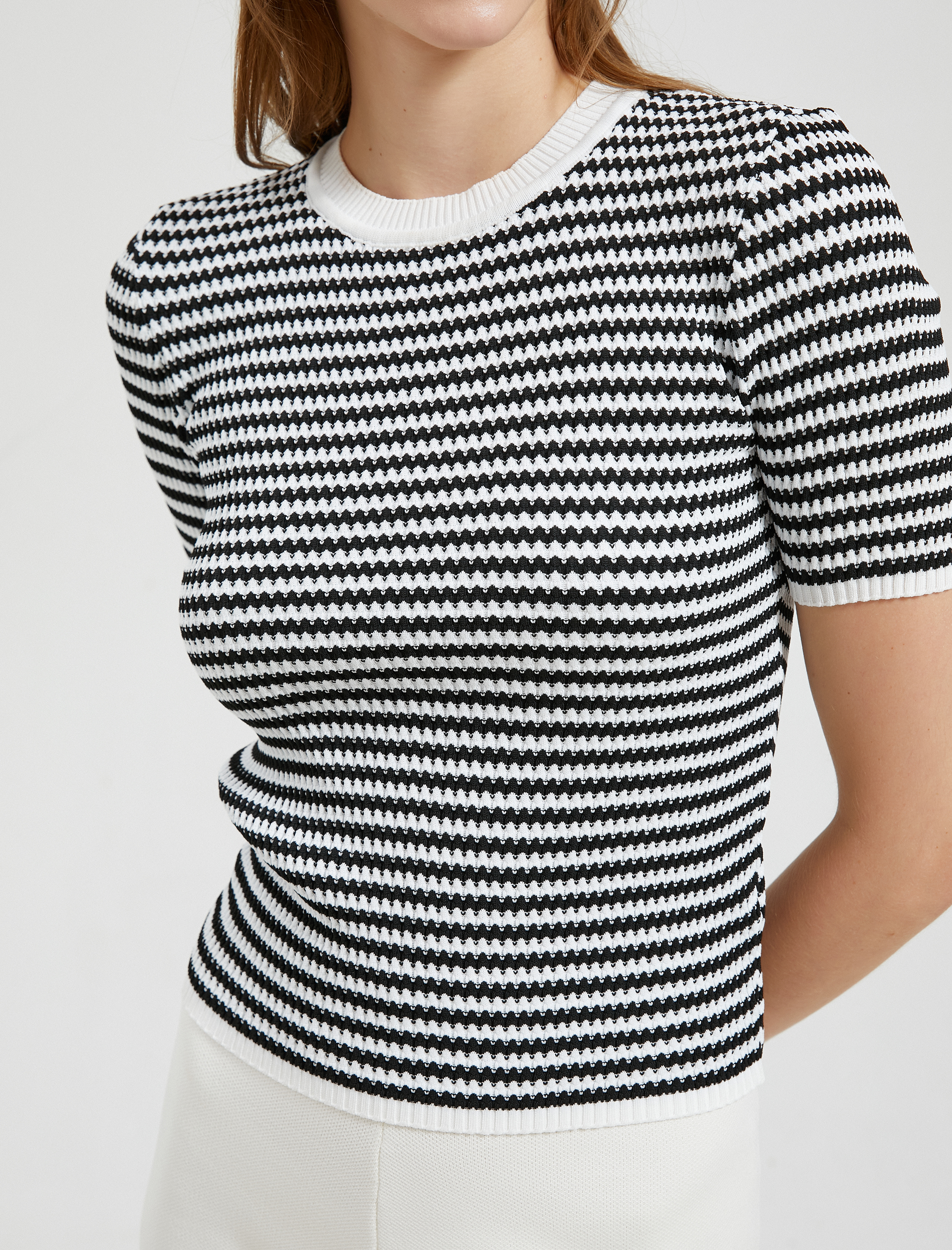   Dar Kesim Triko Kazak Kısa Kollu Yuvarlak Yaka