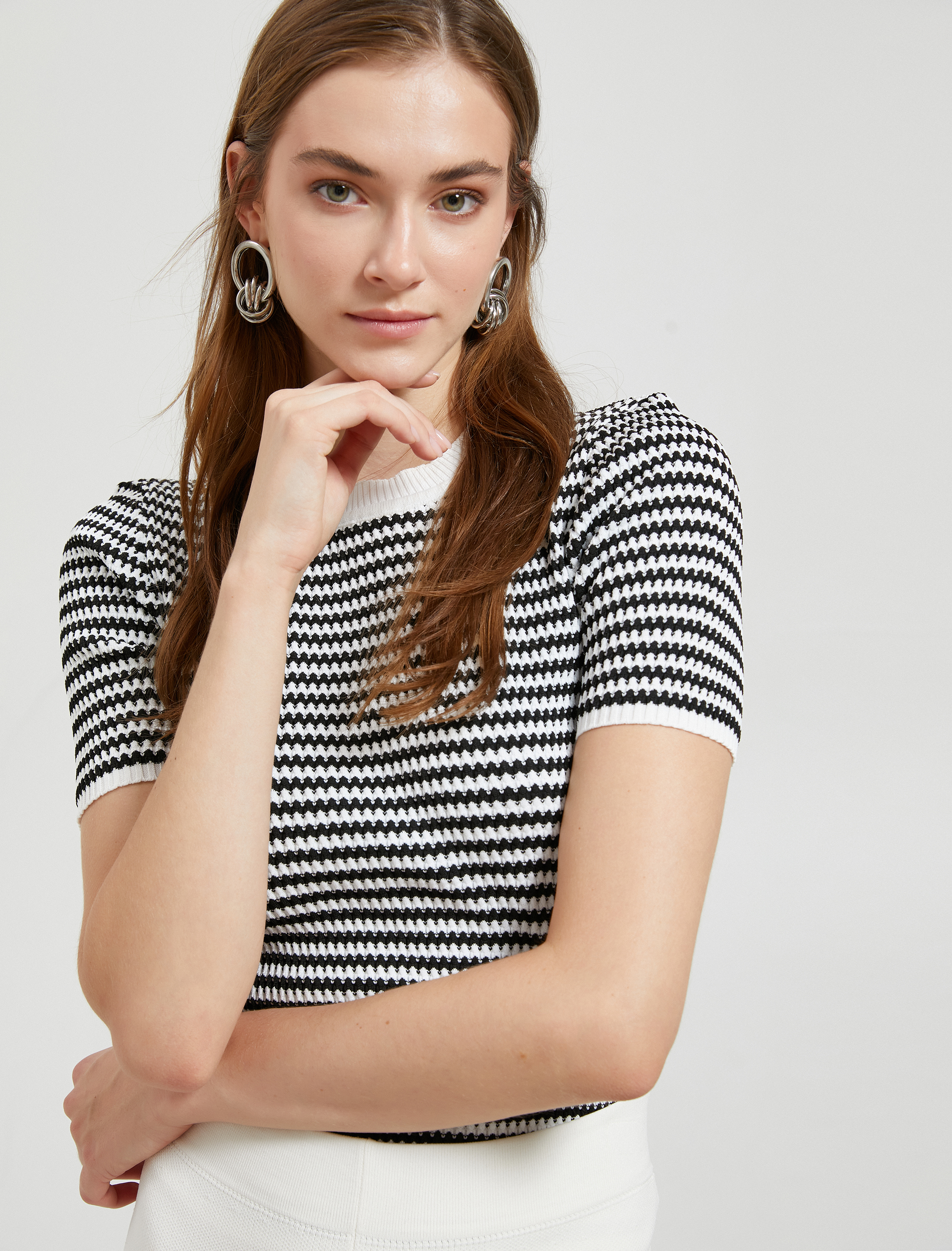   Dar Kesim Triko Kazak Kısa Kollu Yuvarlak Yaka