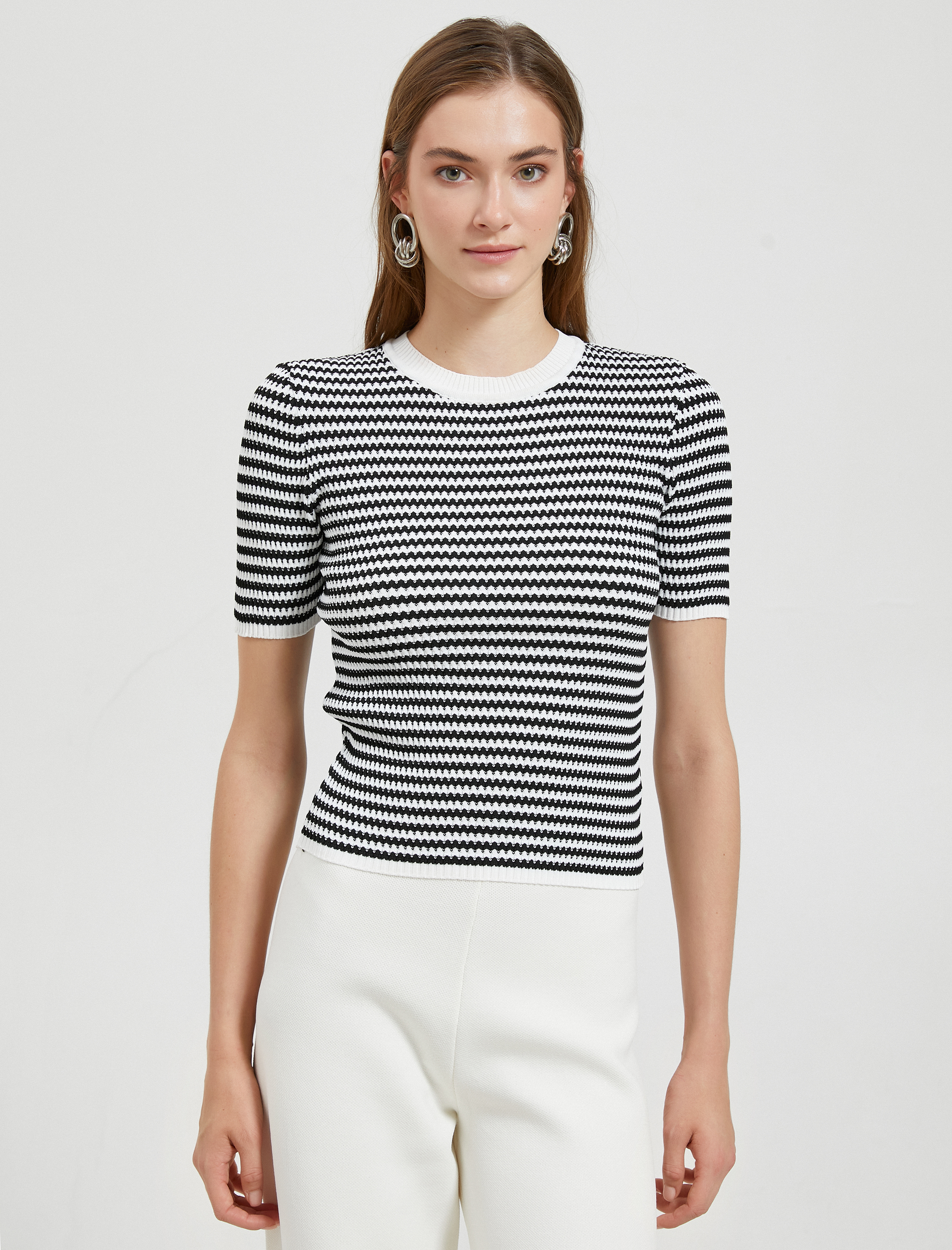   Dar Kesim Triko Kazak Kısa Kollu Yuvarlak Yaka