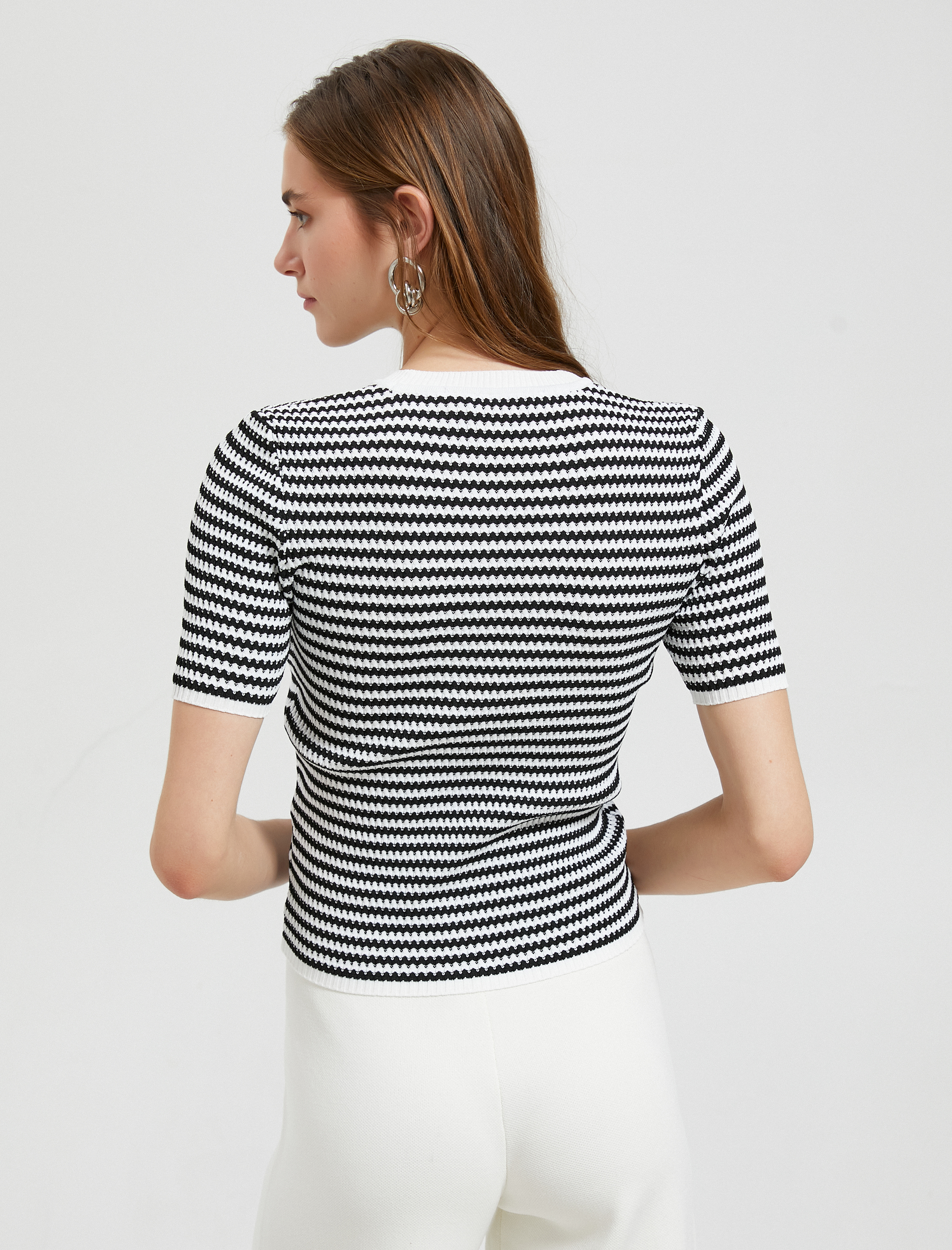   Dar Kesim Triko Kazak Kısa Kollu Yuvarlak Yaka