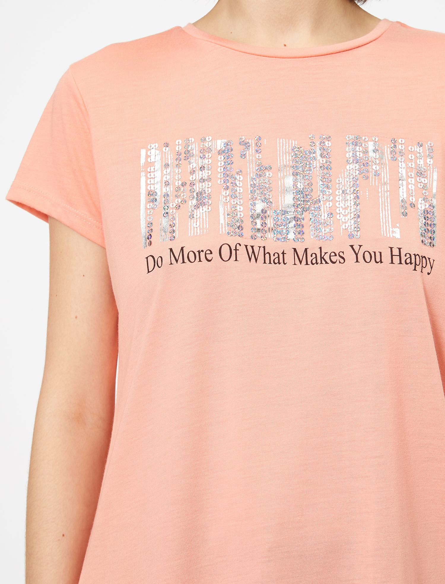   Yazı Baskılı Pul Detaylı Tişört