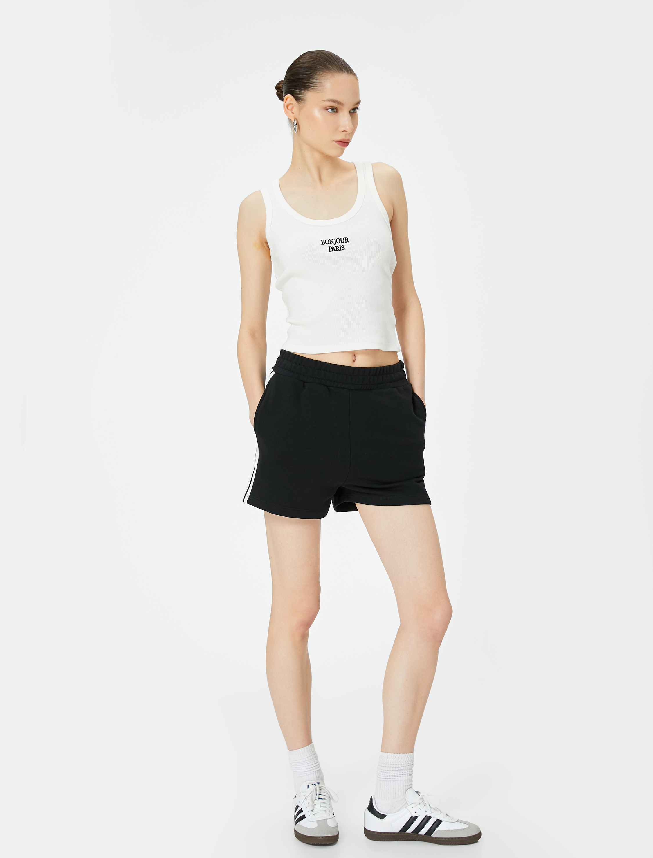 Mini Şort Yüksek Bel Yandan Çizgi Detaylı Cepli