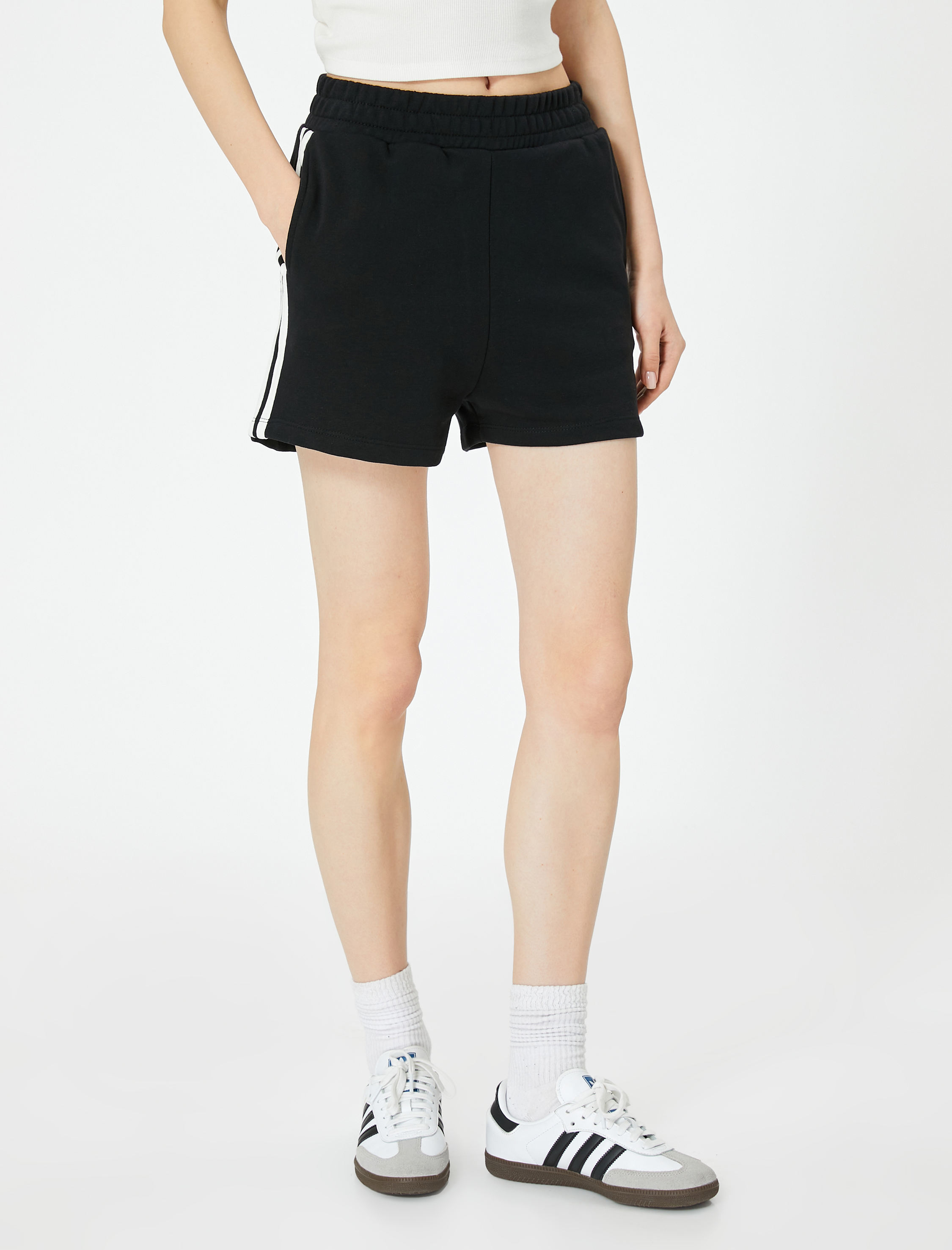 Mini Şort Yüksek Bel Yandan Çizgi Detaylı Cepli