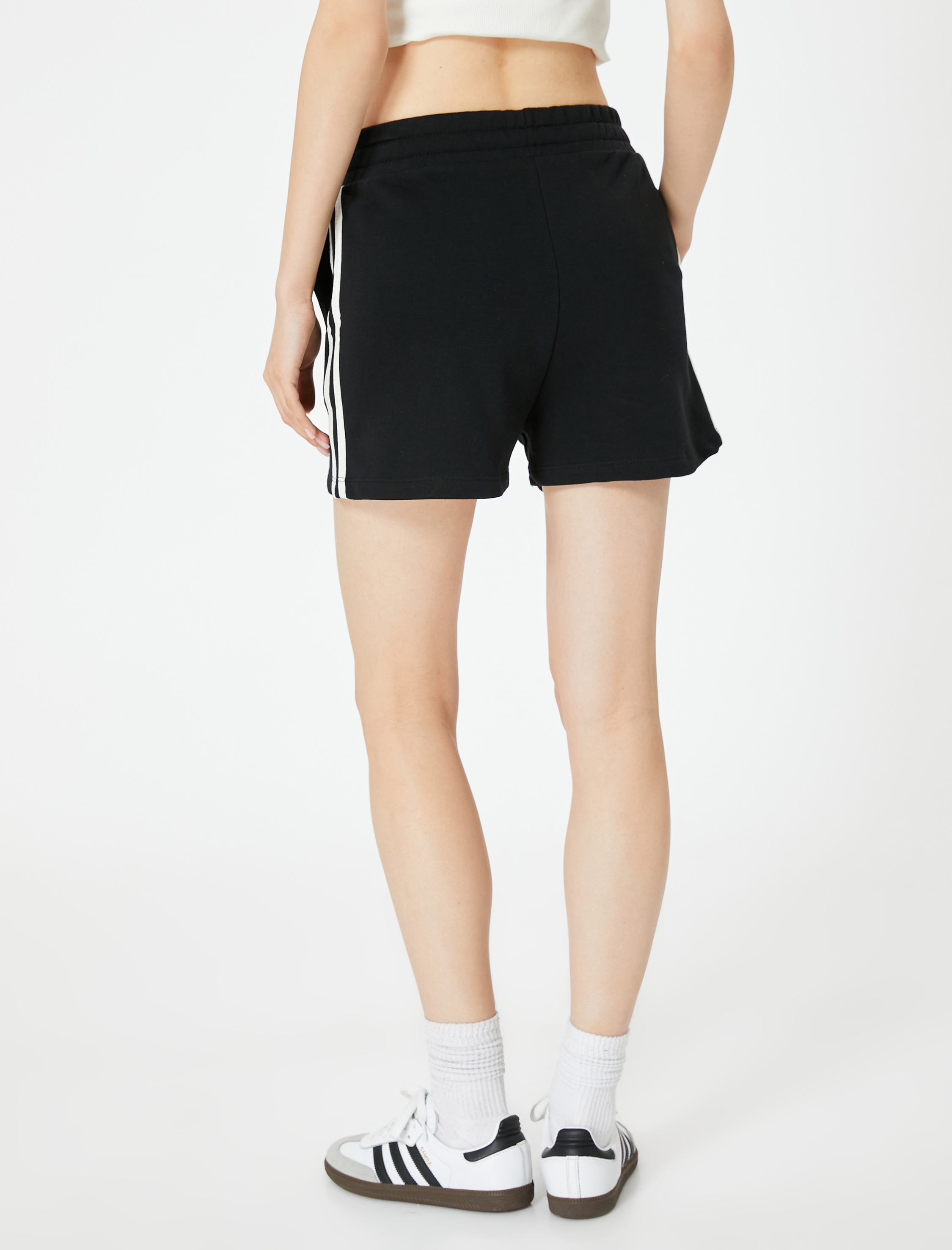 Mini Şort Yüksek Bel Yandan Çizgi Detaylı Cepli