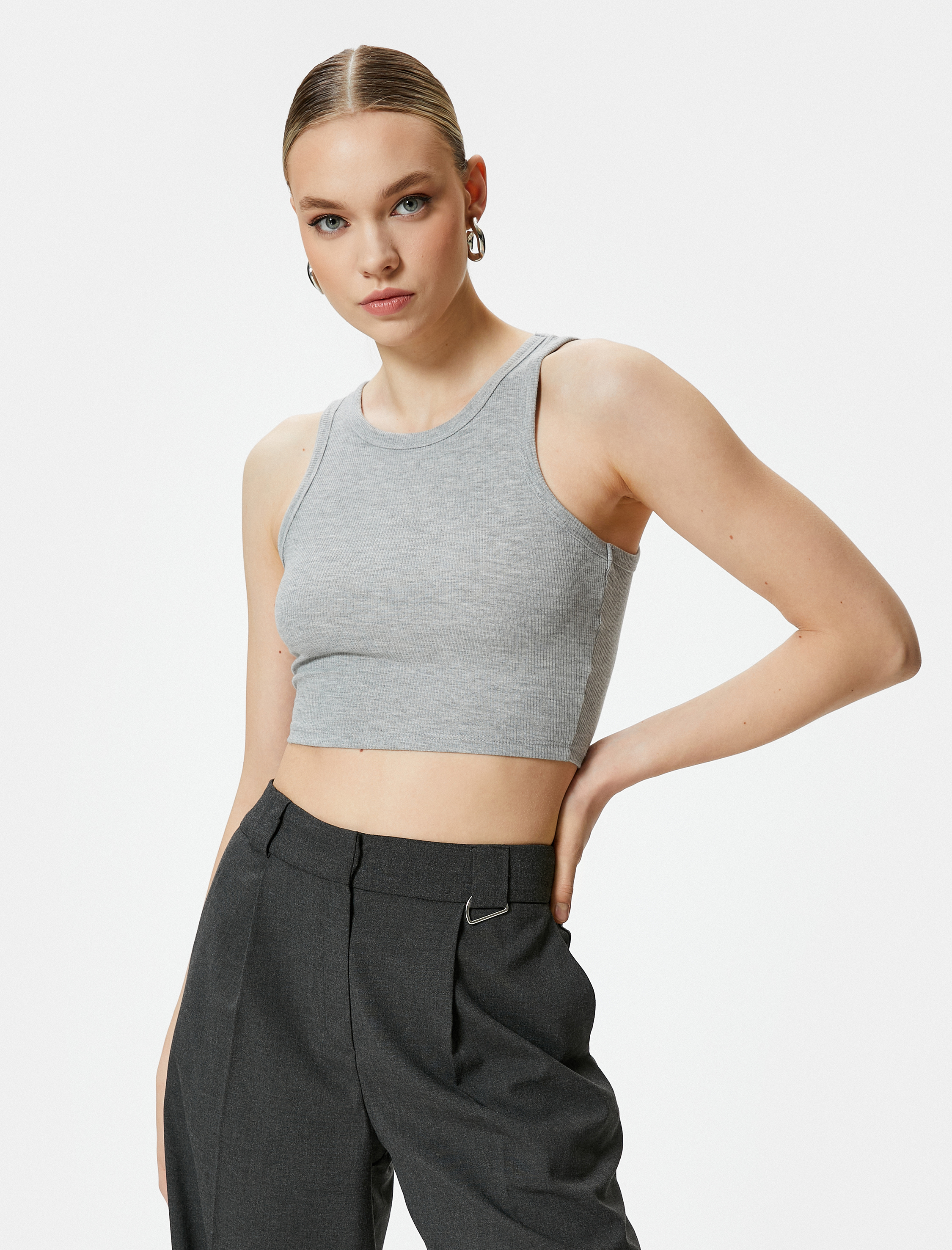   Halter Yaka Atlet Crop Ribanalı Kolsuz