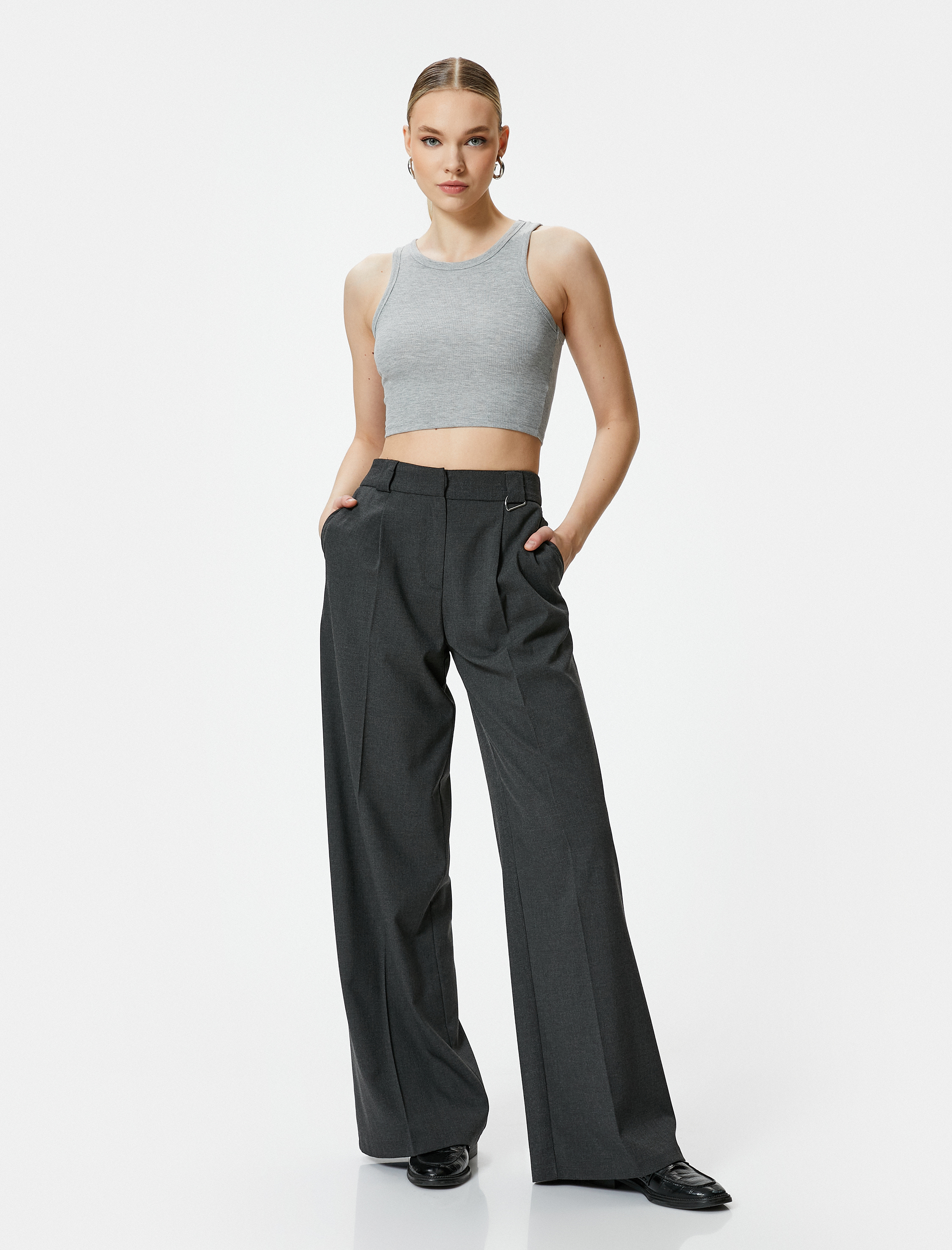   Halter Yaka Atlet Crop Ribanalı Kolsuz