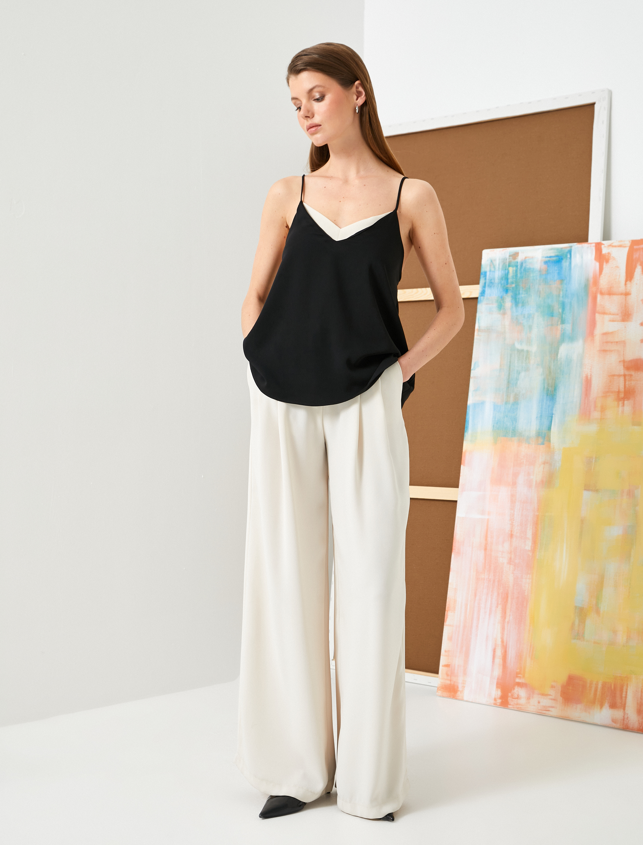   İnce Askılı Üst V Yaka Kumaş Detaylı