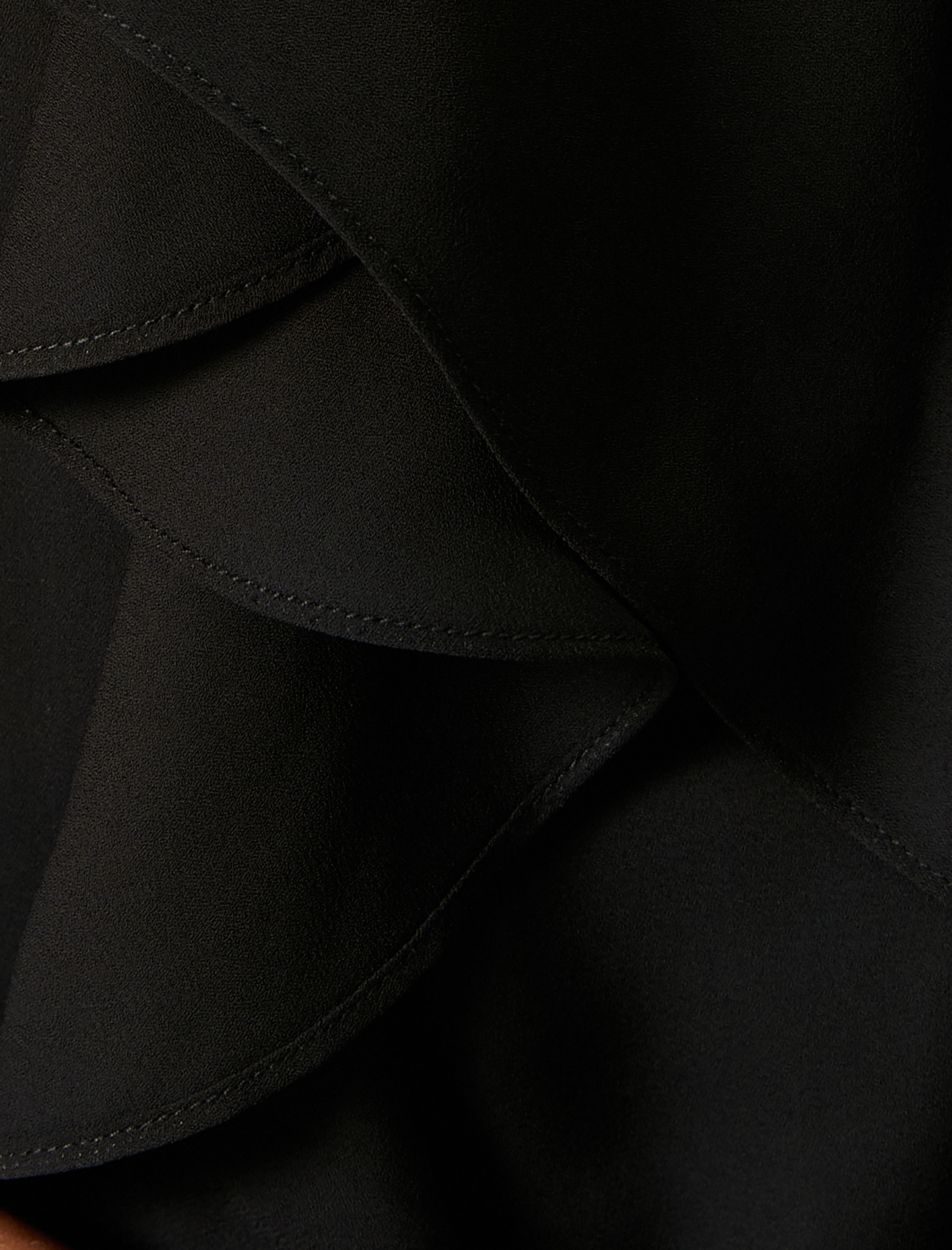   Fırfırlı Bluz İnce Askılı V Yaka