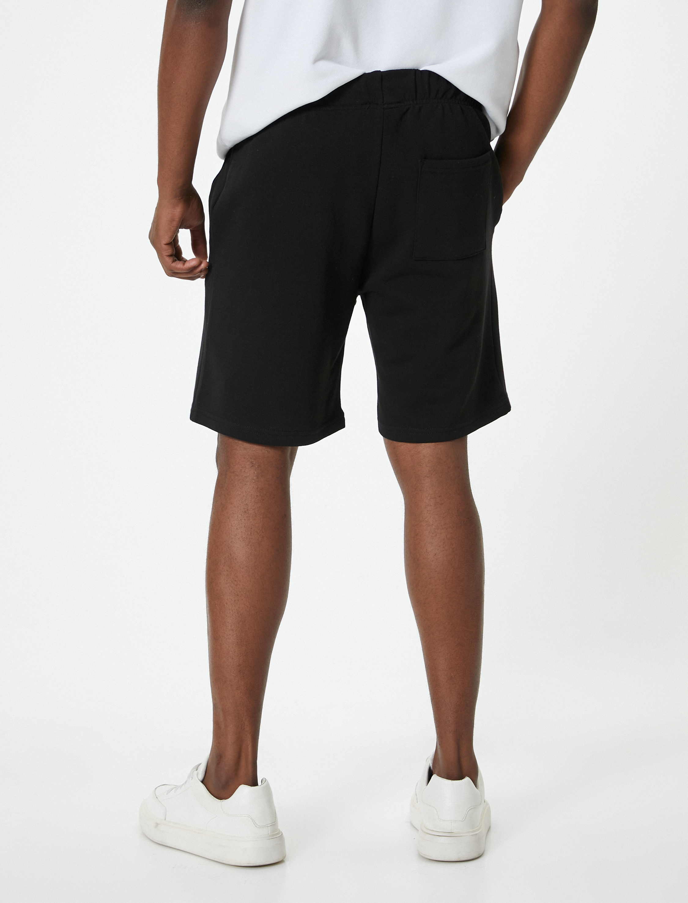   Basic Şort Diz Üstü Beli Bağcıklı Cep Detaylı