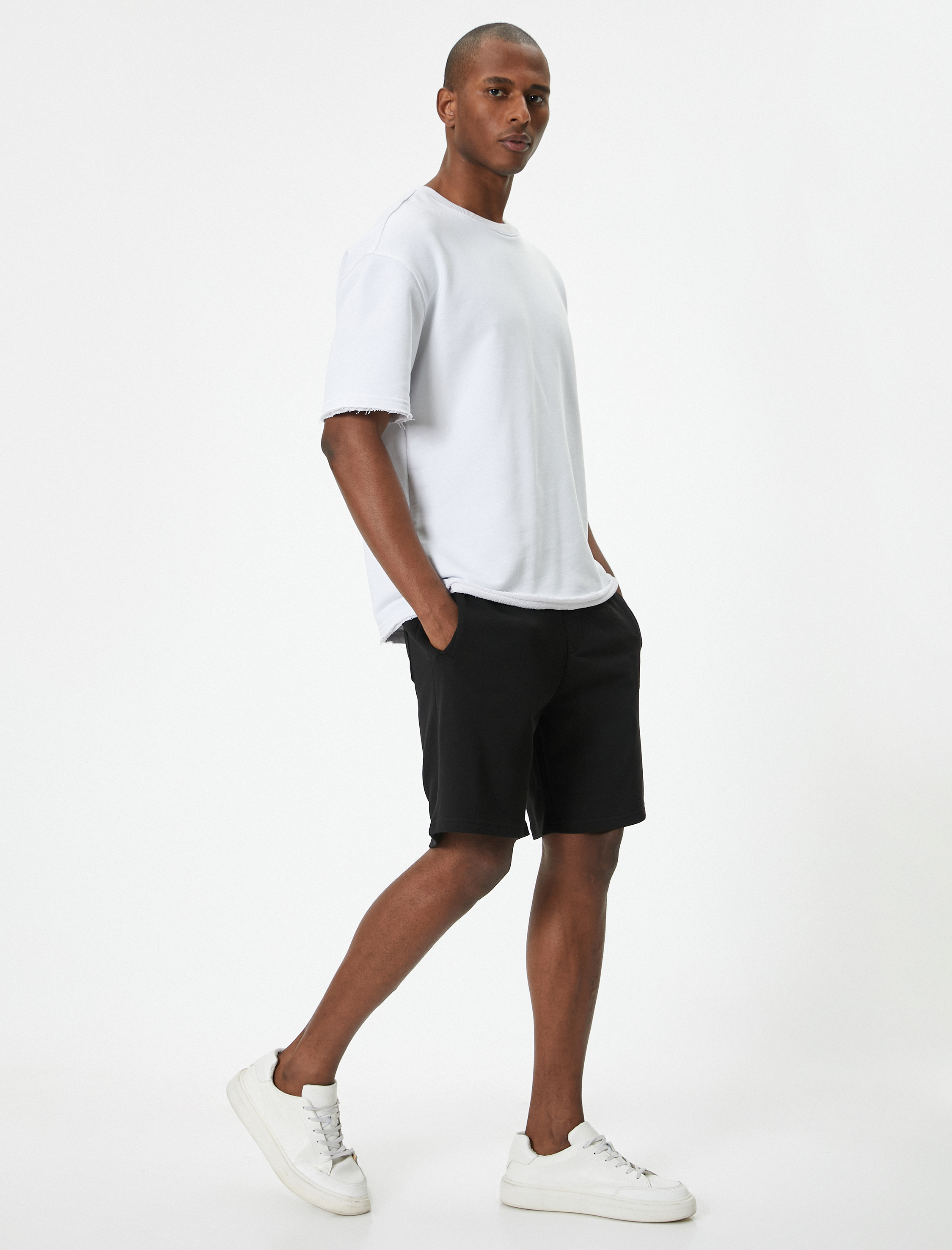   Basic Şort Diz Üstü Beli Bağcıklı Cep Detaylı