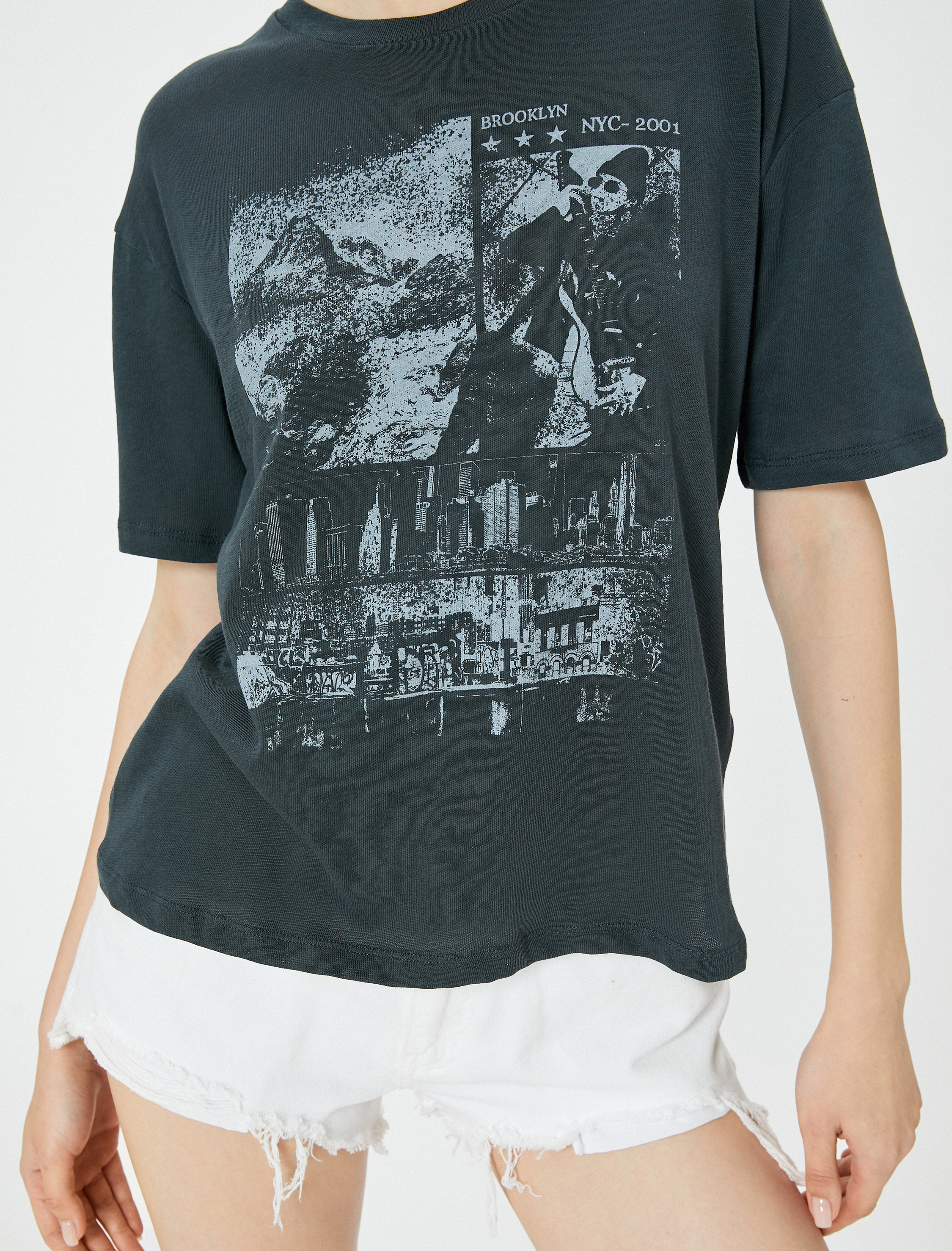   Yıpratılmış Baskılı Tişört Baskılı Soluk Efektli Kısa Kollu Bisiklet Yaka