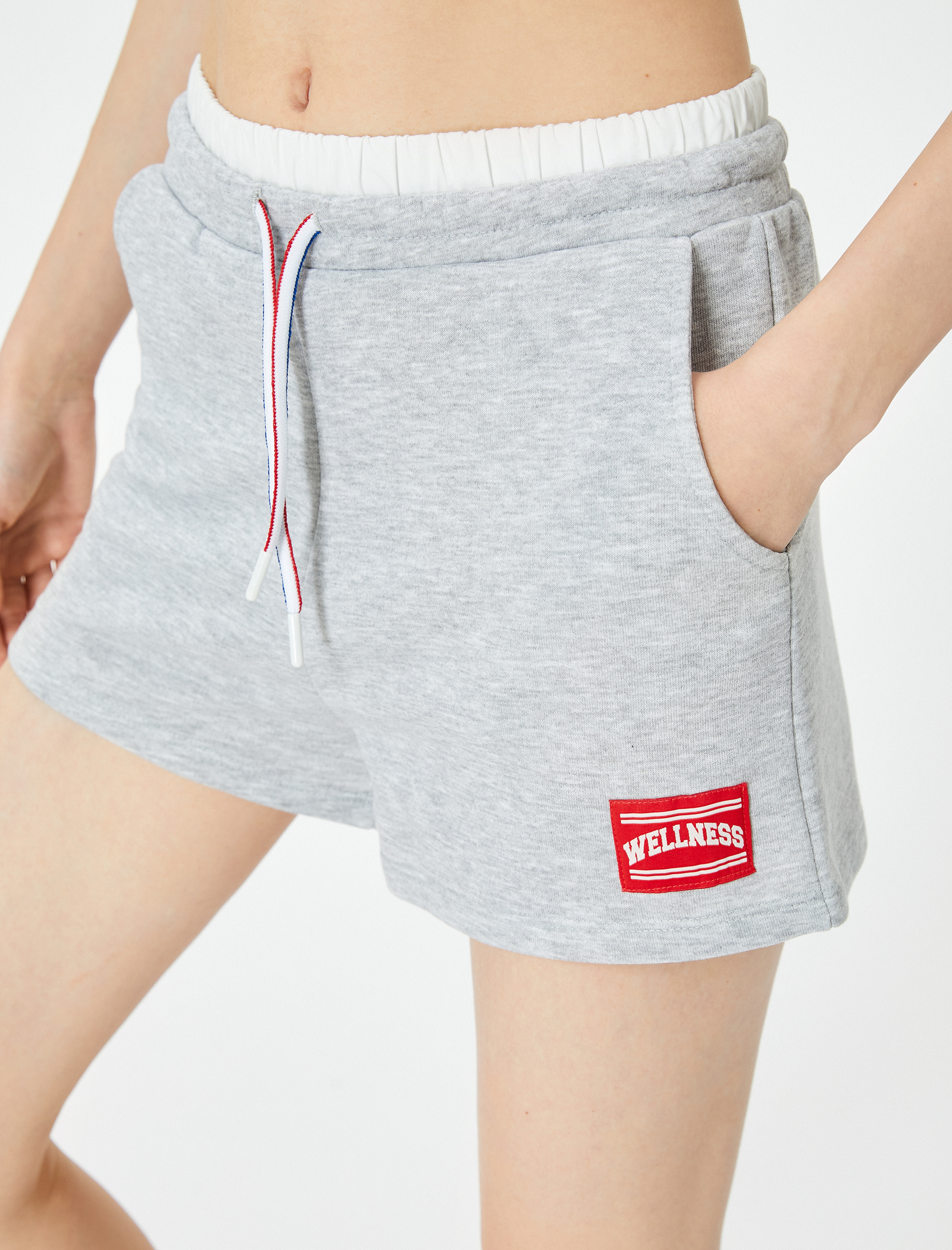   Çift Bel Detaylı Spor Mini Şort Cepli Beli Bağlamalı