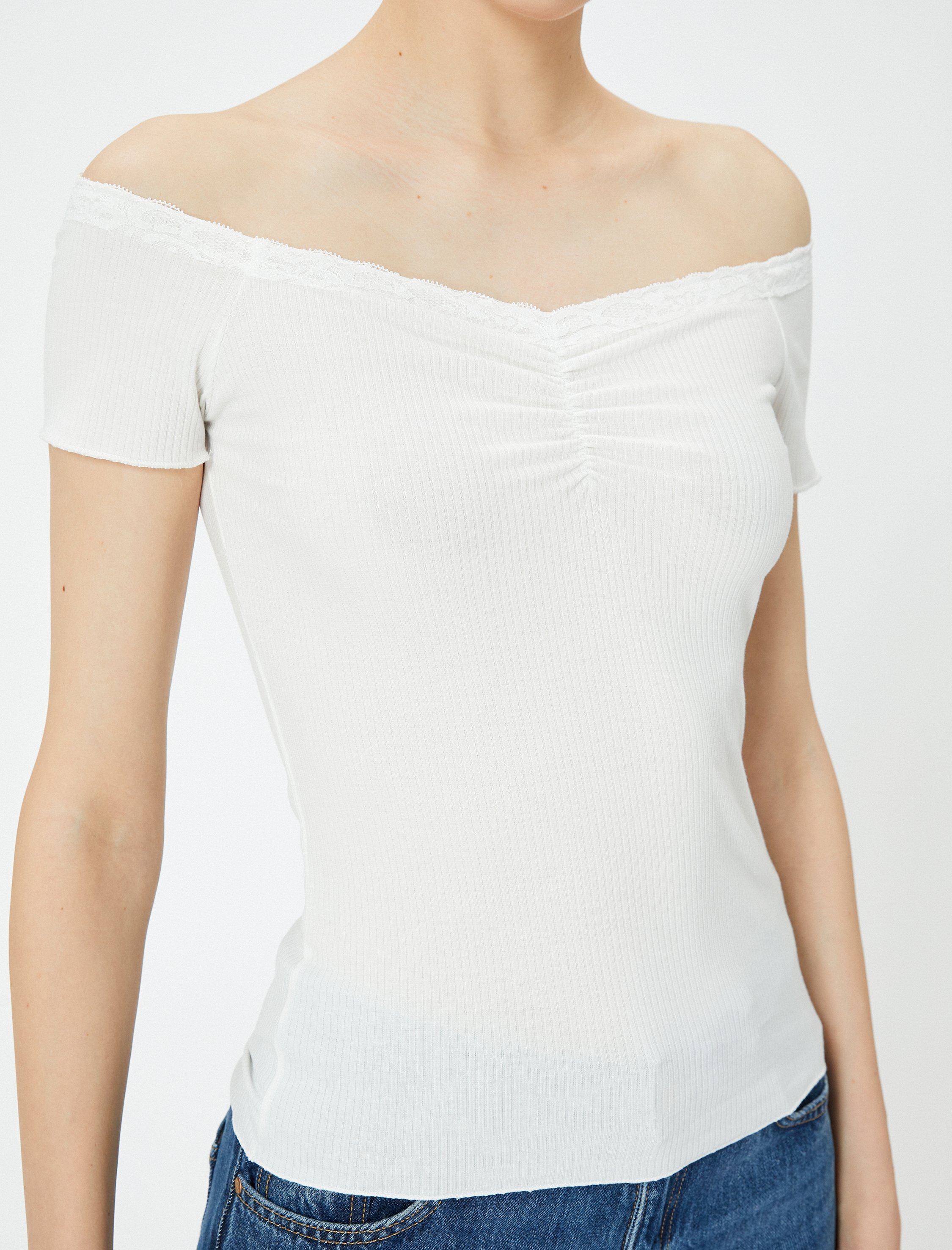 Omzu Açık Body Dantel Detaylı Drapeli Kısa Kollu Slim Fit