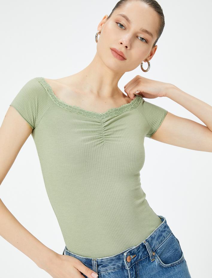  Omzu Açık Body Dantel Detaylı Drapeli Kısa Kollu Slim Fit