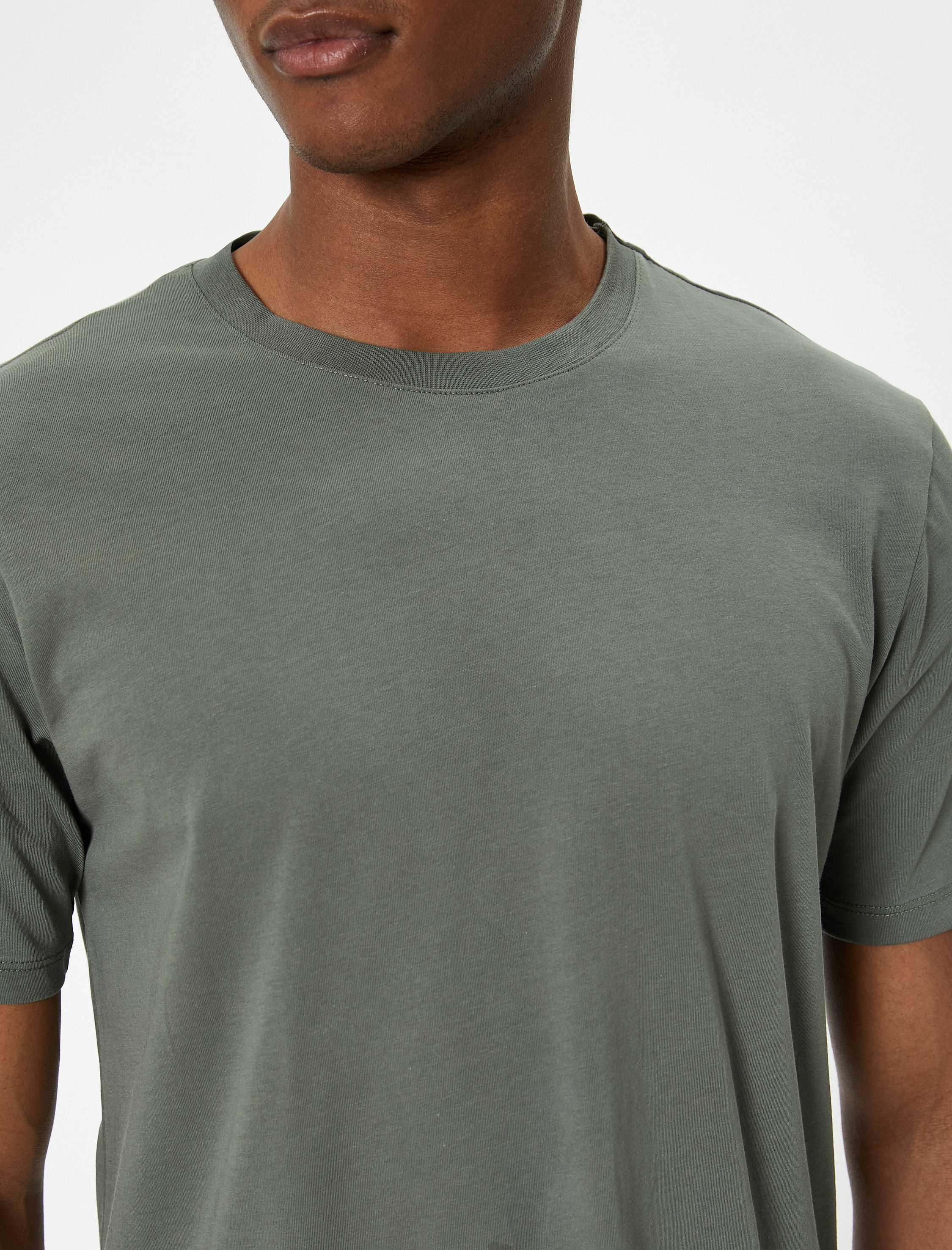   Basic Tişört Slim Fit Kısa Kollu Bisiklet Yaka