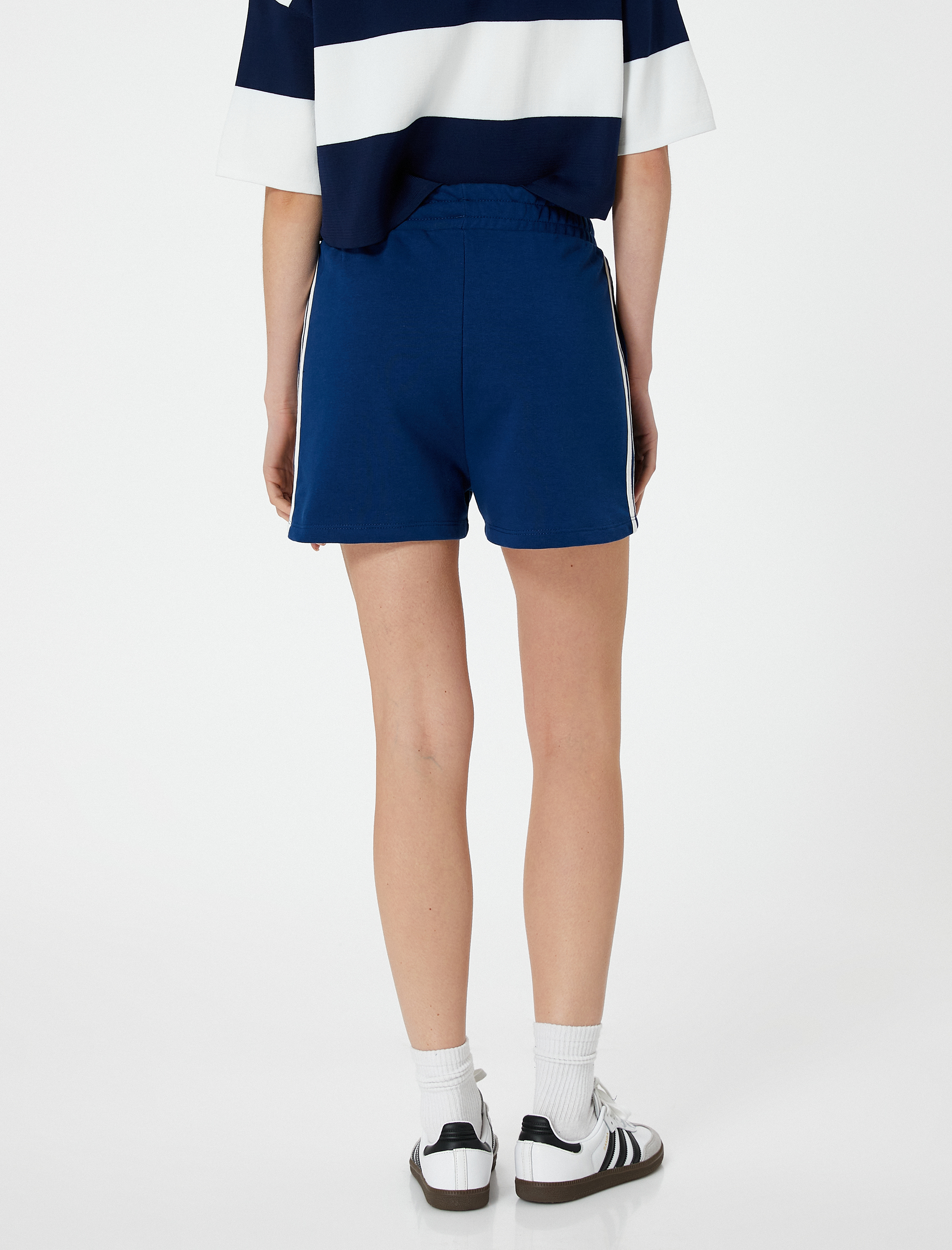   Mini Şort Yüksek Bel Yandan Çizgi Detaylı Cepli