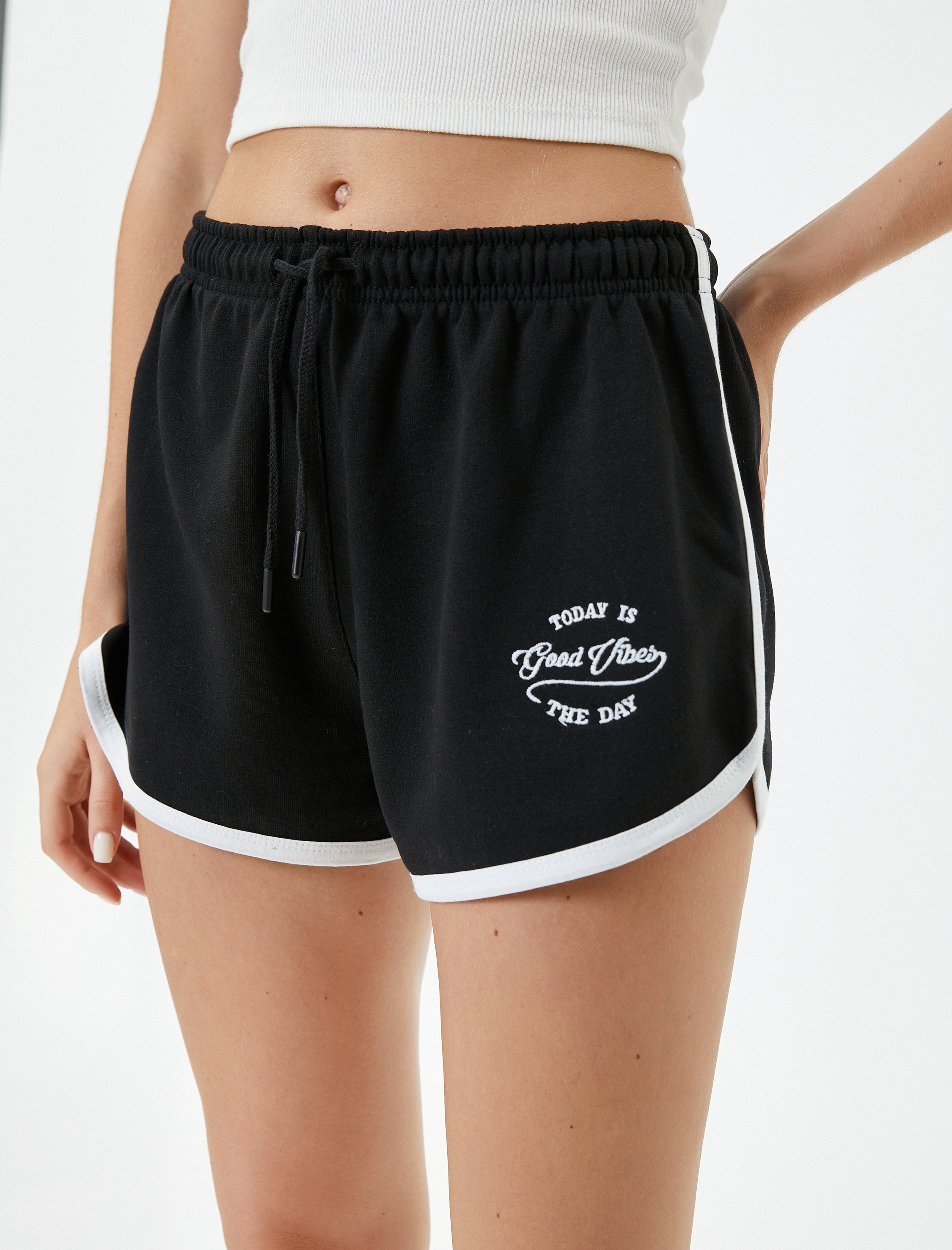   Spor Şort Ekstra Mini Kolej Temalı Baskılı Beli Bağlamalı