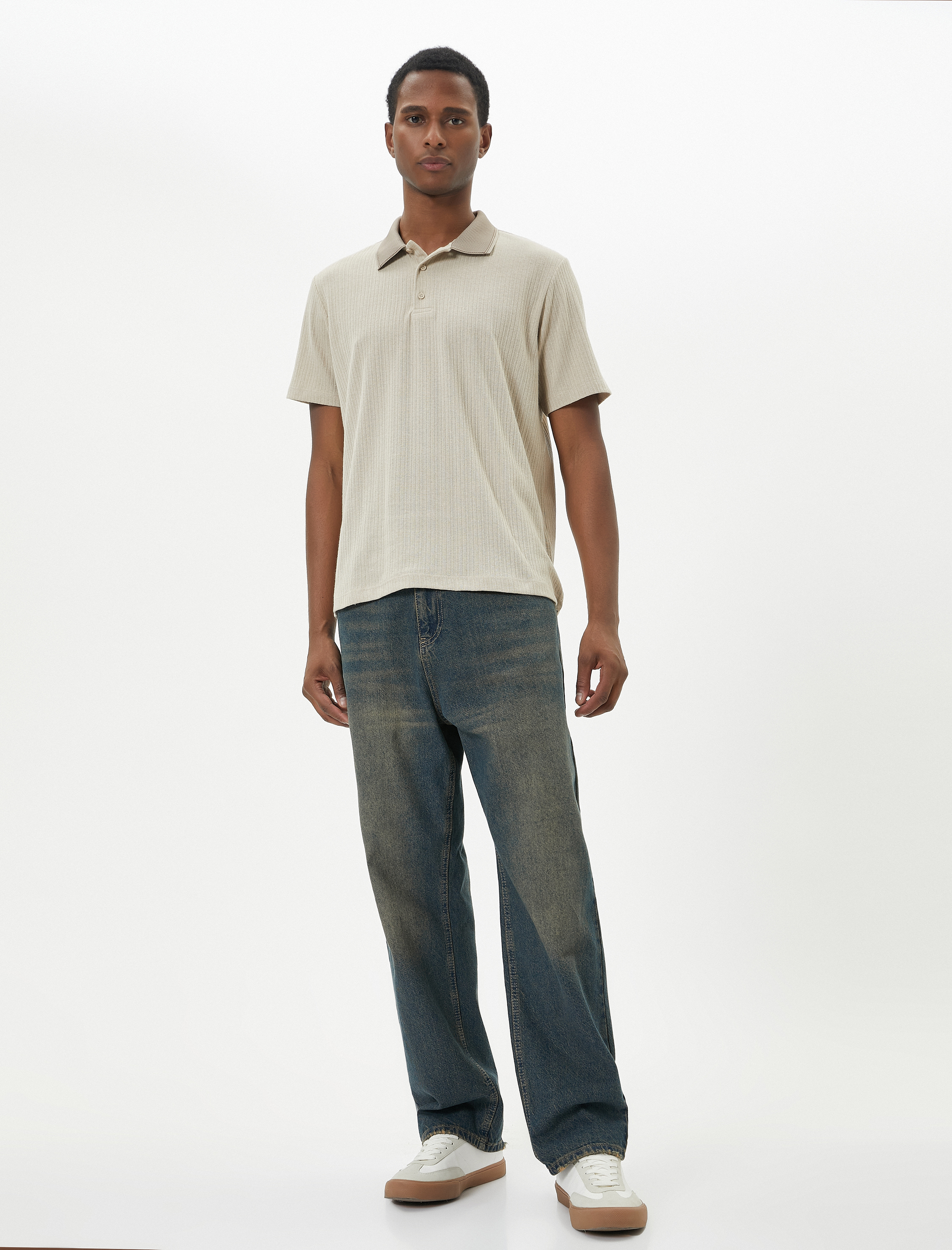   Polo Tişört Yaka Detaylı Düğmeli Kısa Kollu Dokulu