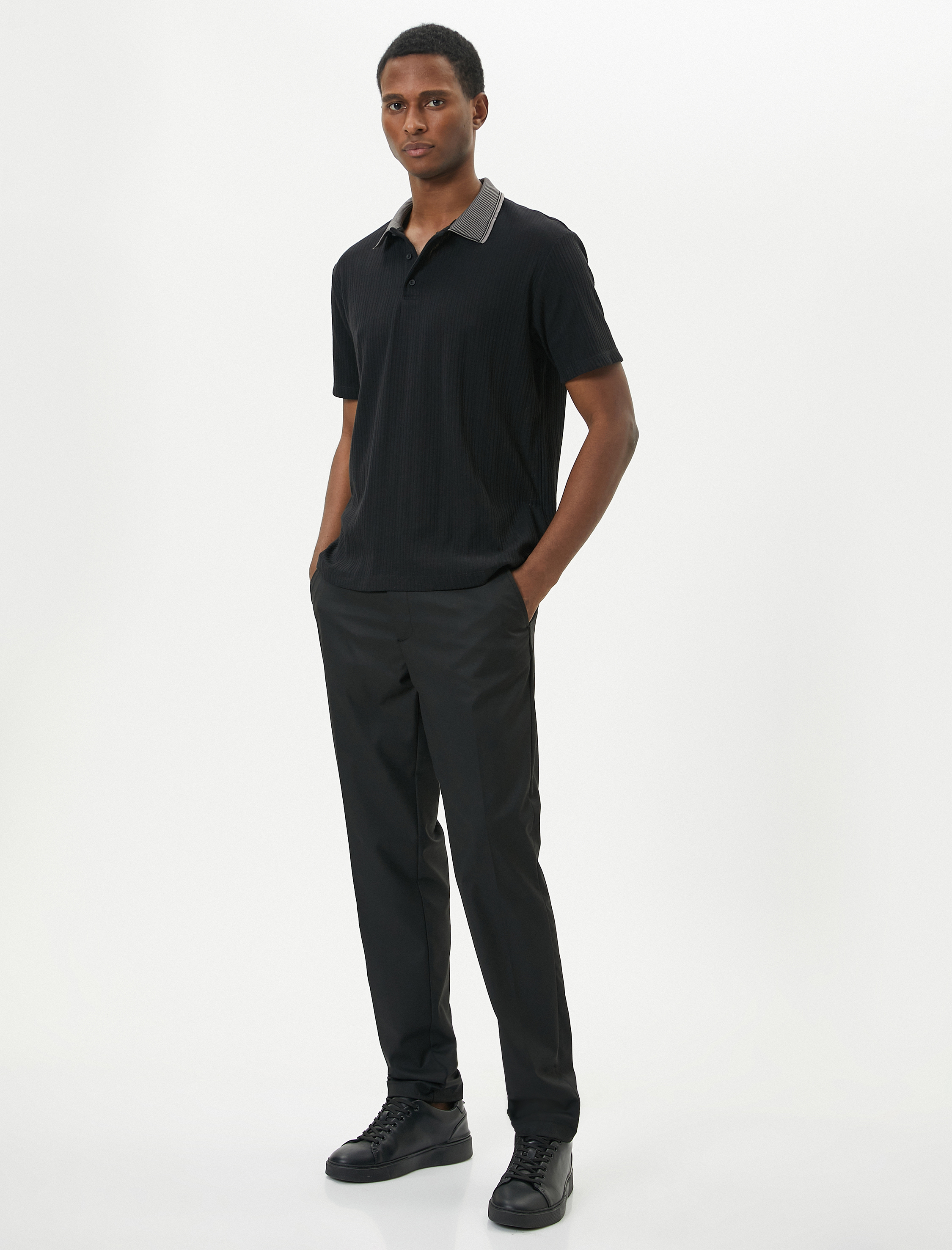   Polo Tişört Yaka Detaylı Düğmeli Kısa Kollu Dokulu