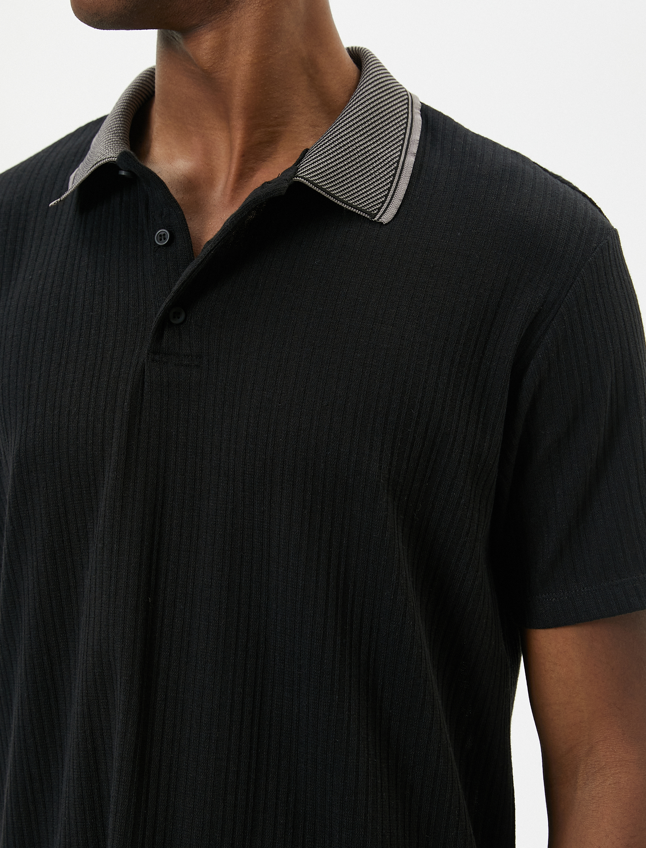   Polo Tişört Yaka Detaylı Düğmeli Kısa Kollu Dokulu